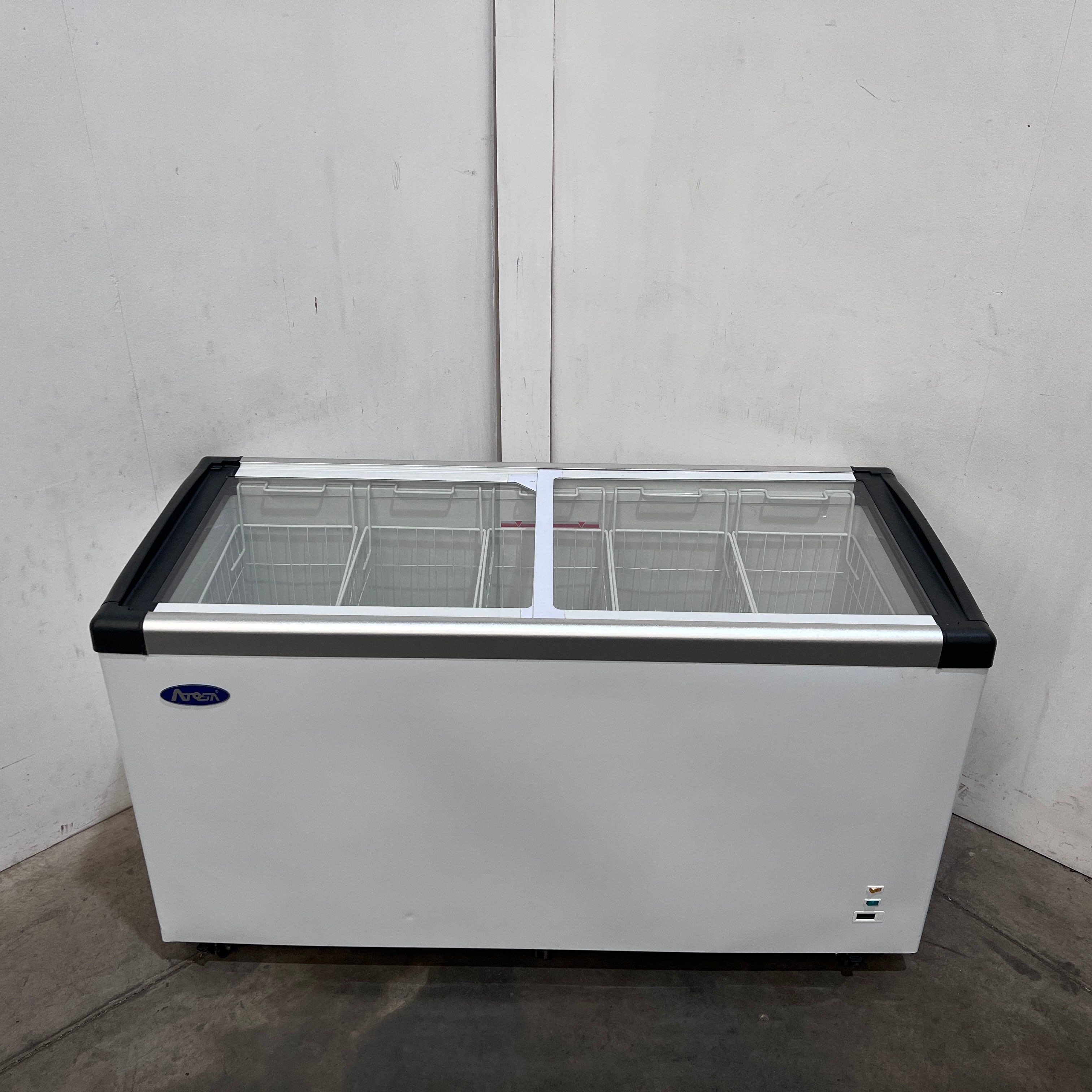 Atosa SD-520P Flat Glass Top Chest Freezer - 871696