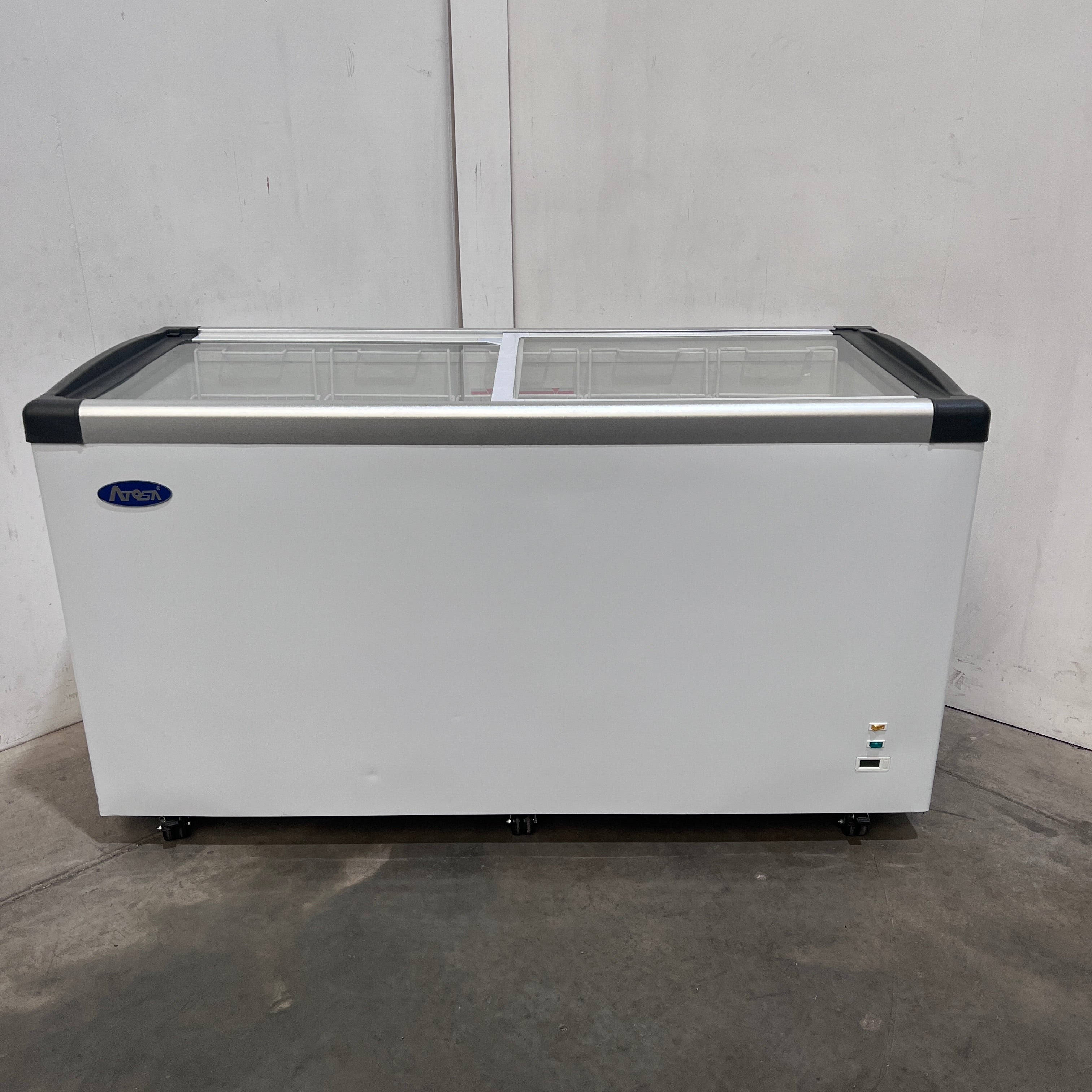 Atosa SD-520P Flat Glass Top Chest Freezer - 871697