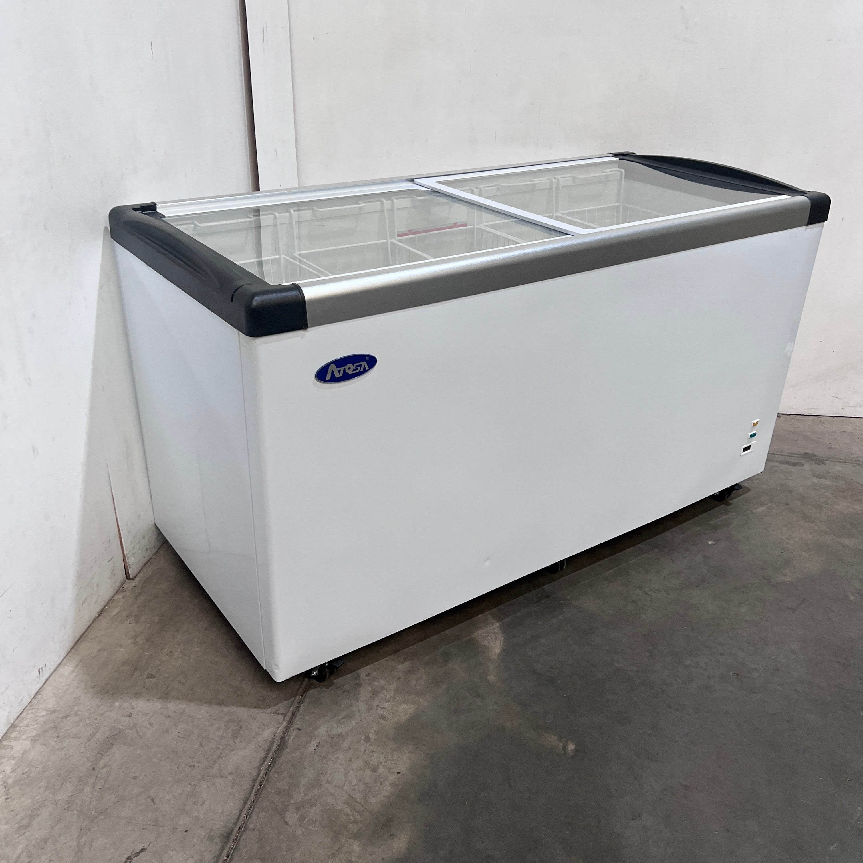 Atosa SD-520P Flat Glass Top Chest Freezer - 871697