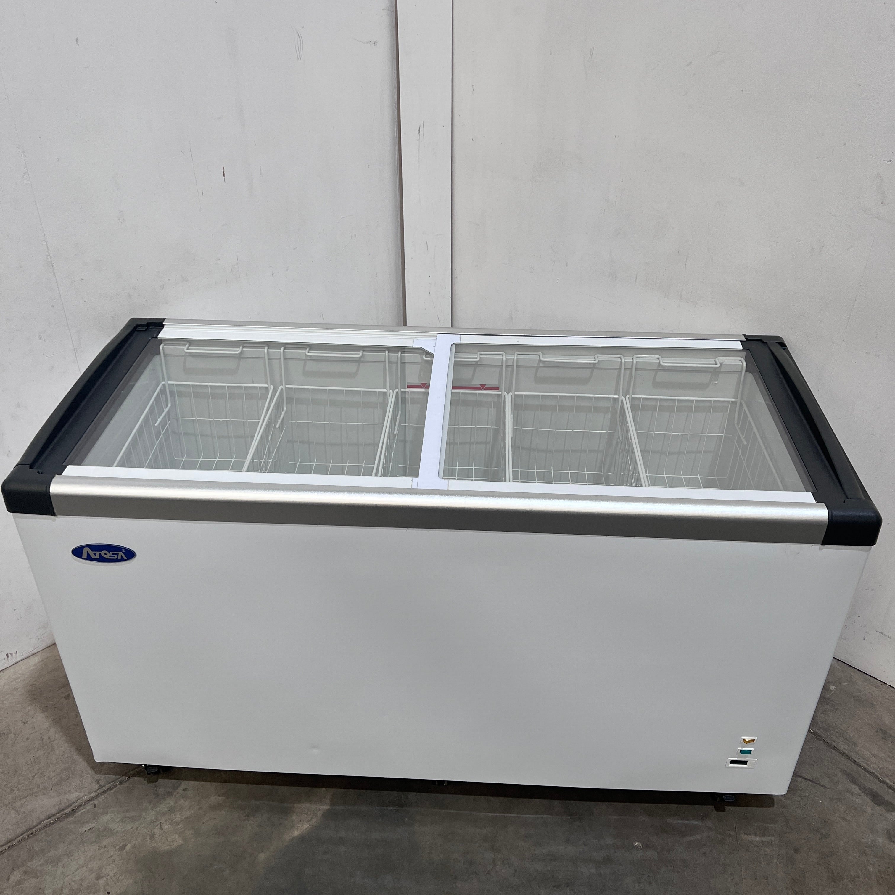 Atosa SD-520P Flat Glass Top Chest Freezer - 871697