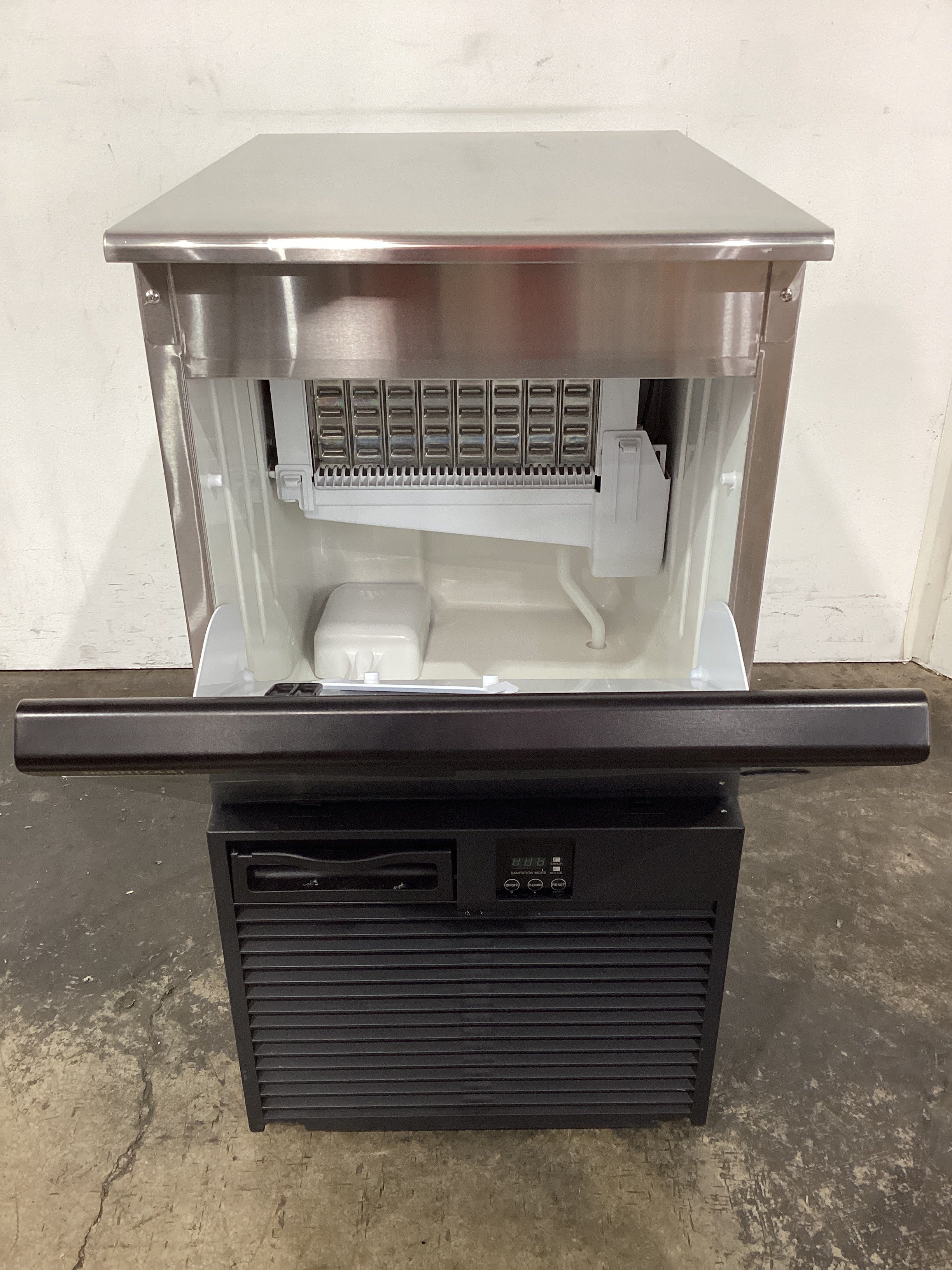 Hoshizaki KM-40CHC Ice Machine - 875360