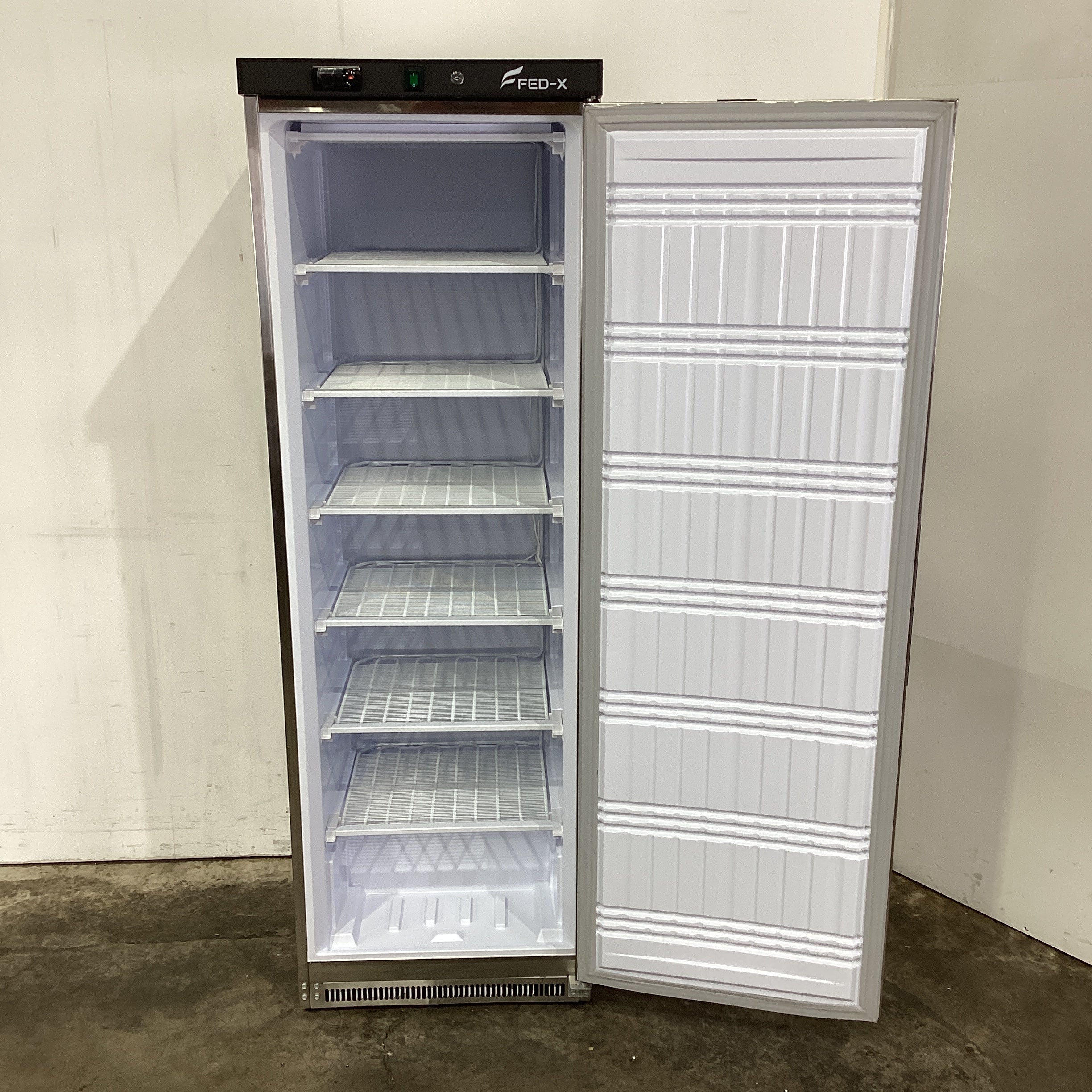FED-X XF400SS Upright Freezer - 878850