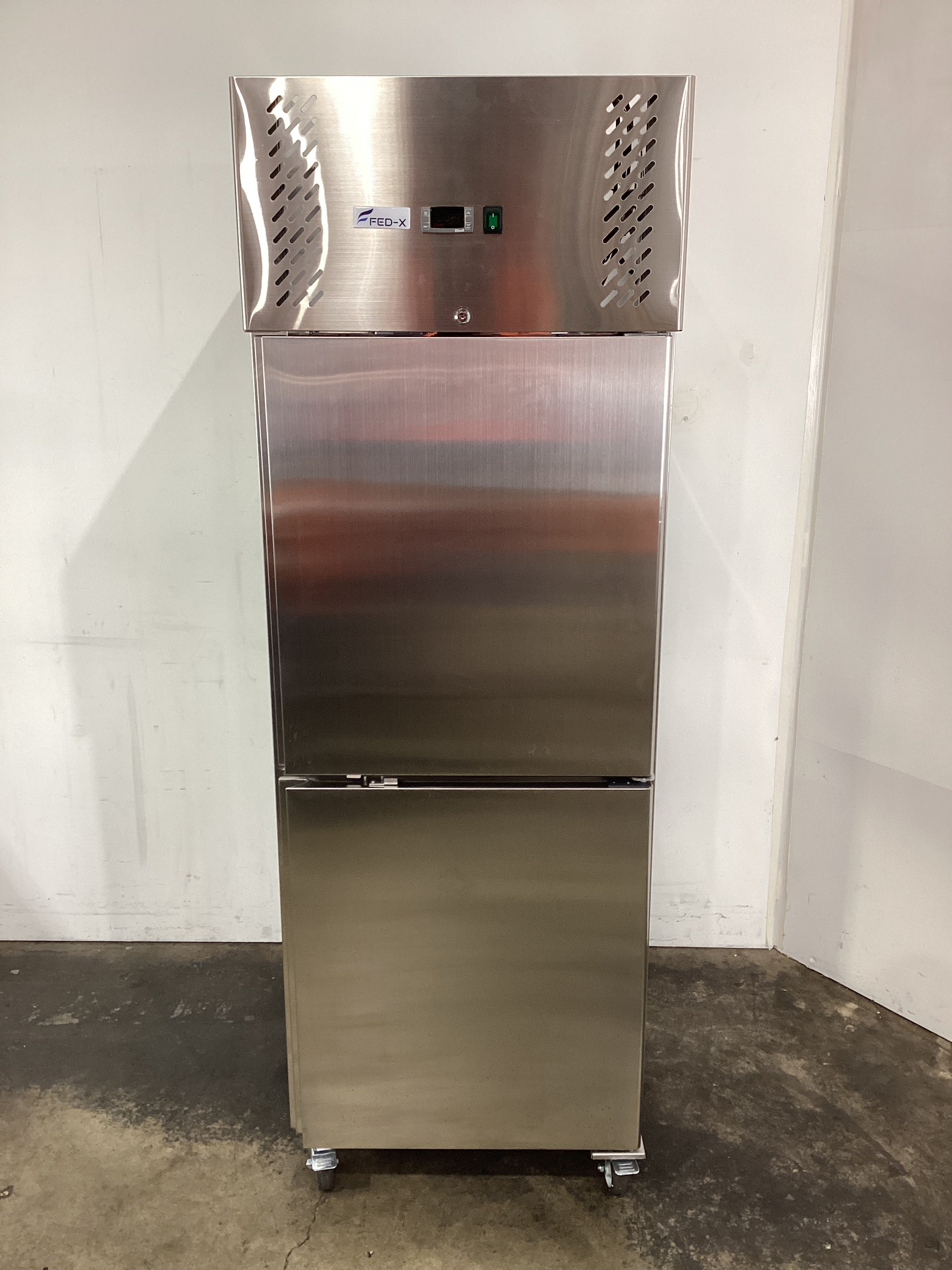 FED-X XURC600S1V Upright Fridge - 882732