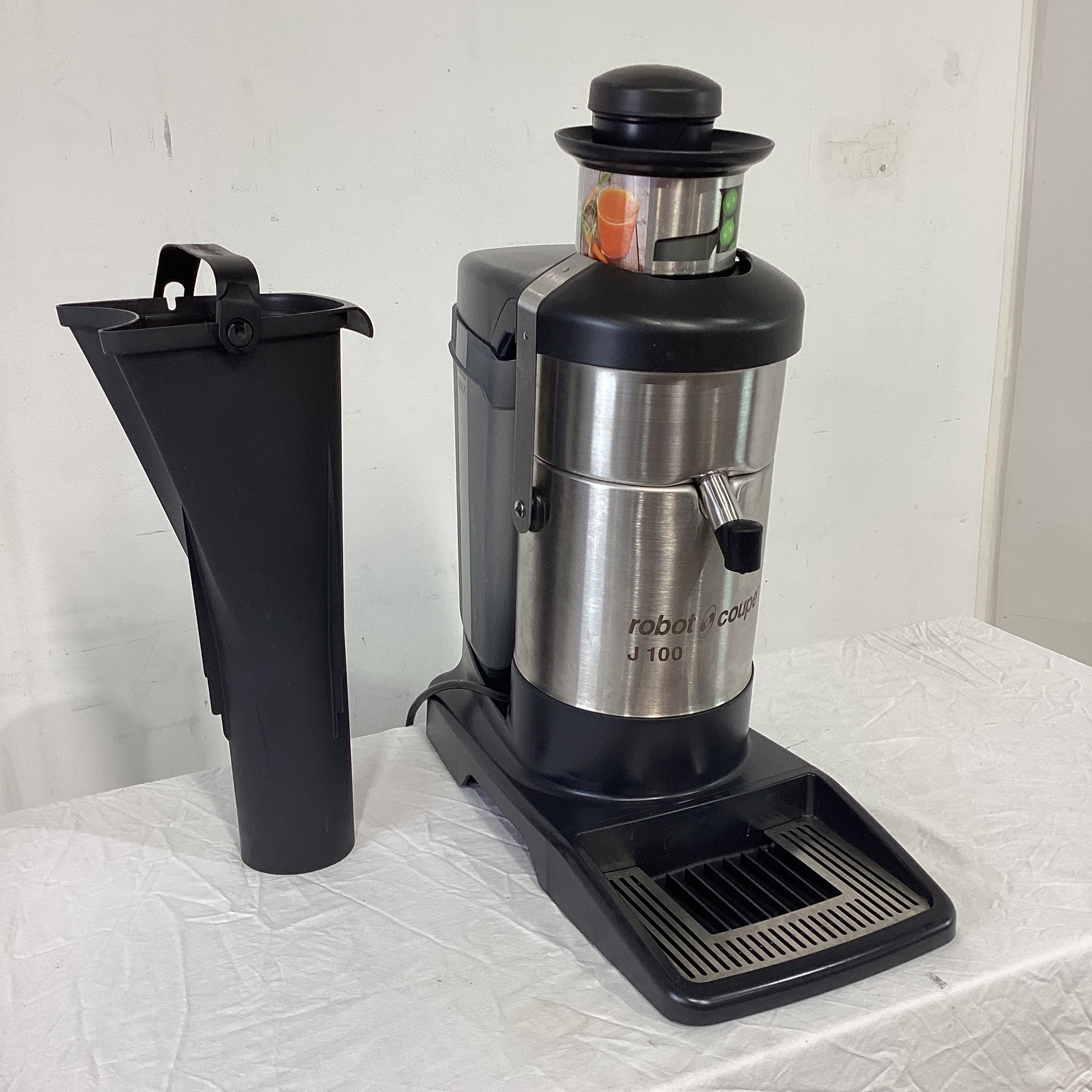 Robot Coupe J100 Centrifugal Juicer - 888565