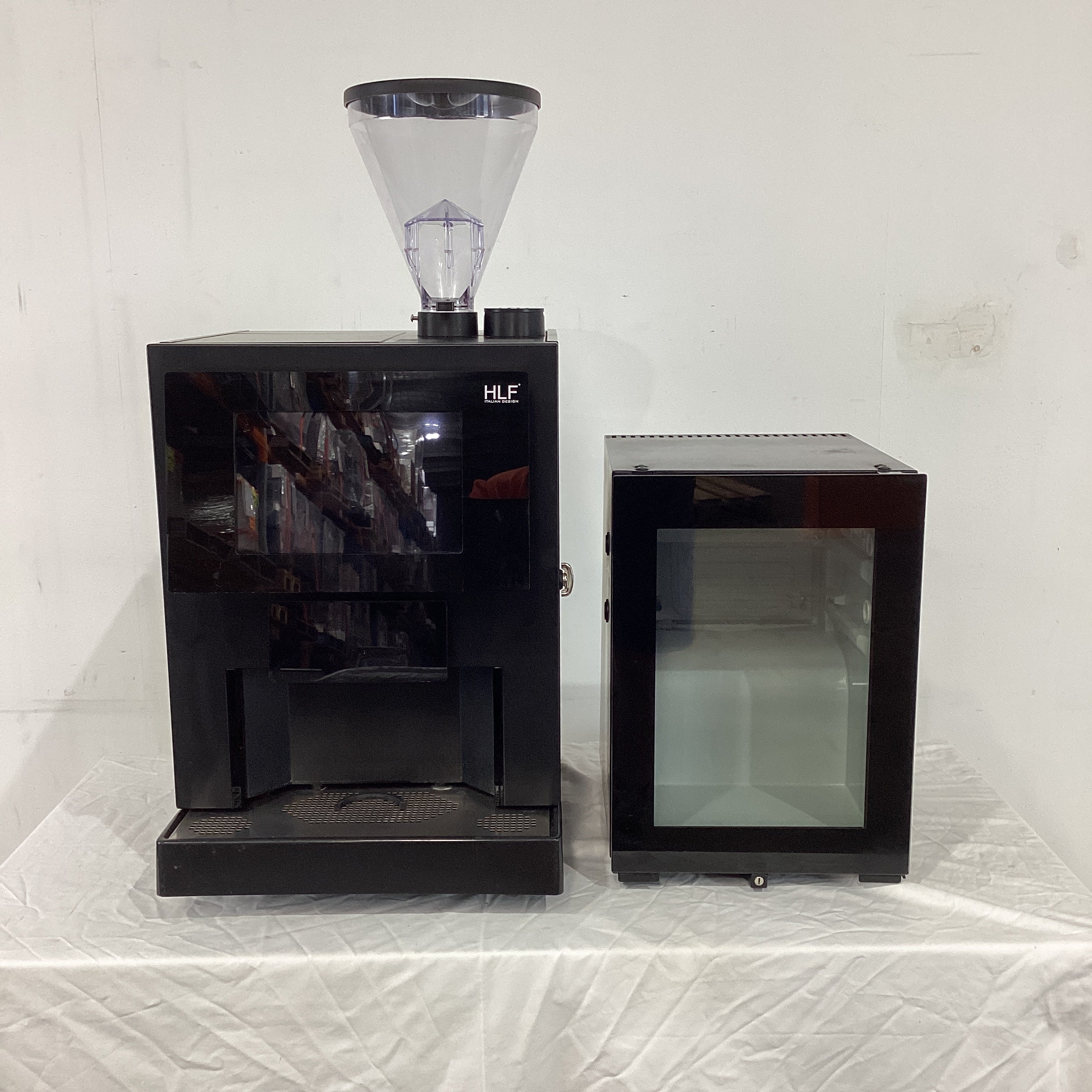 HLF 2700 Auto Coffee Machine w/Milk Fridge - 888775