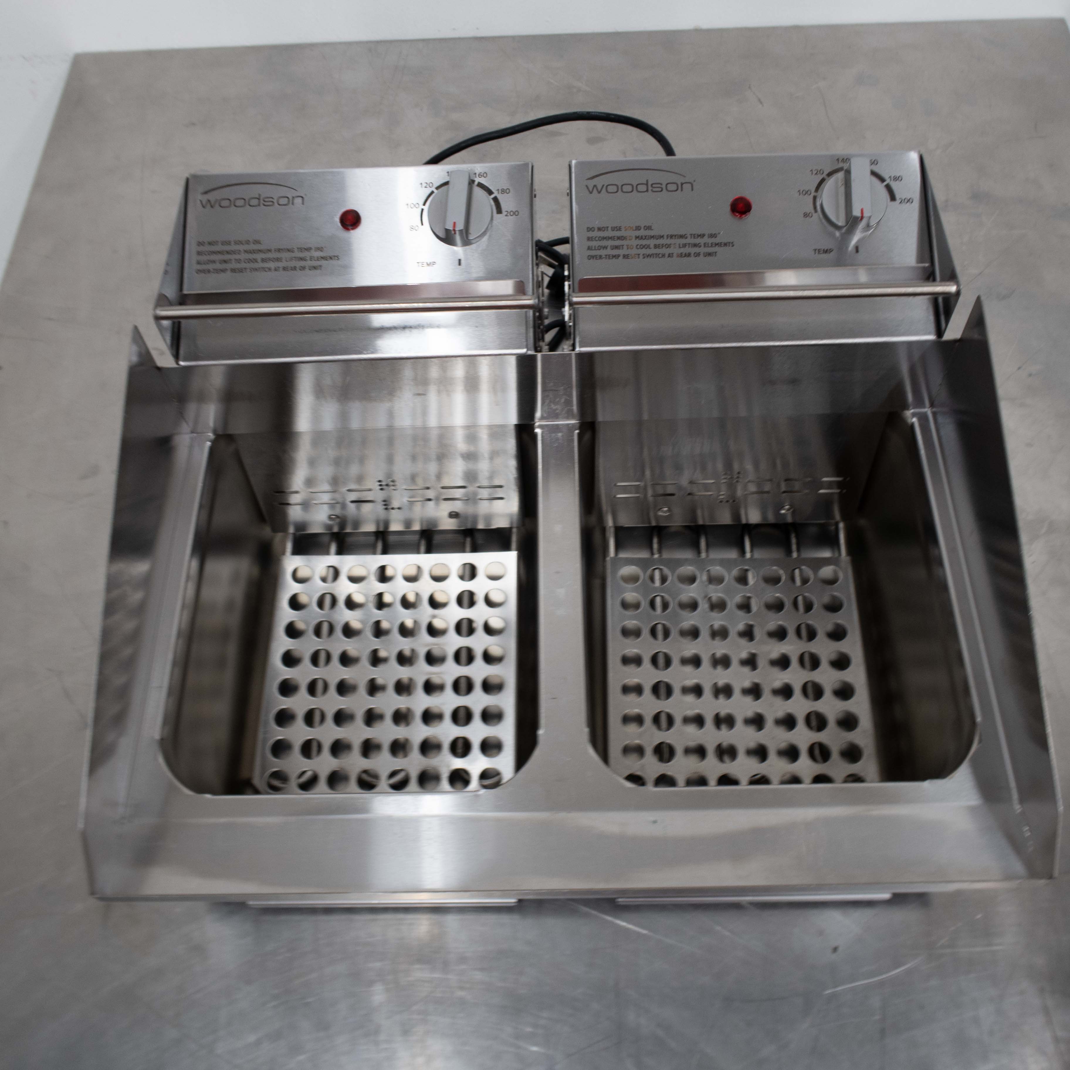 Woodson W.FRT50C Countertop Split Pan Fryer - 902112