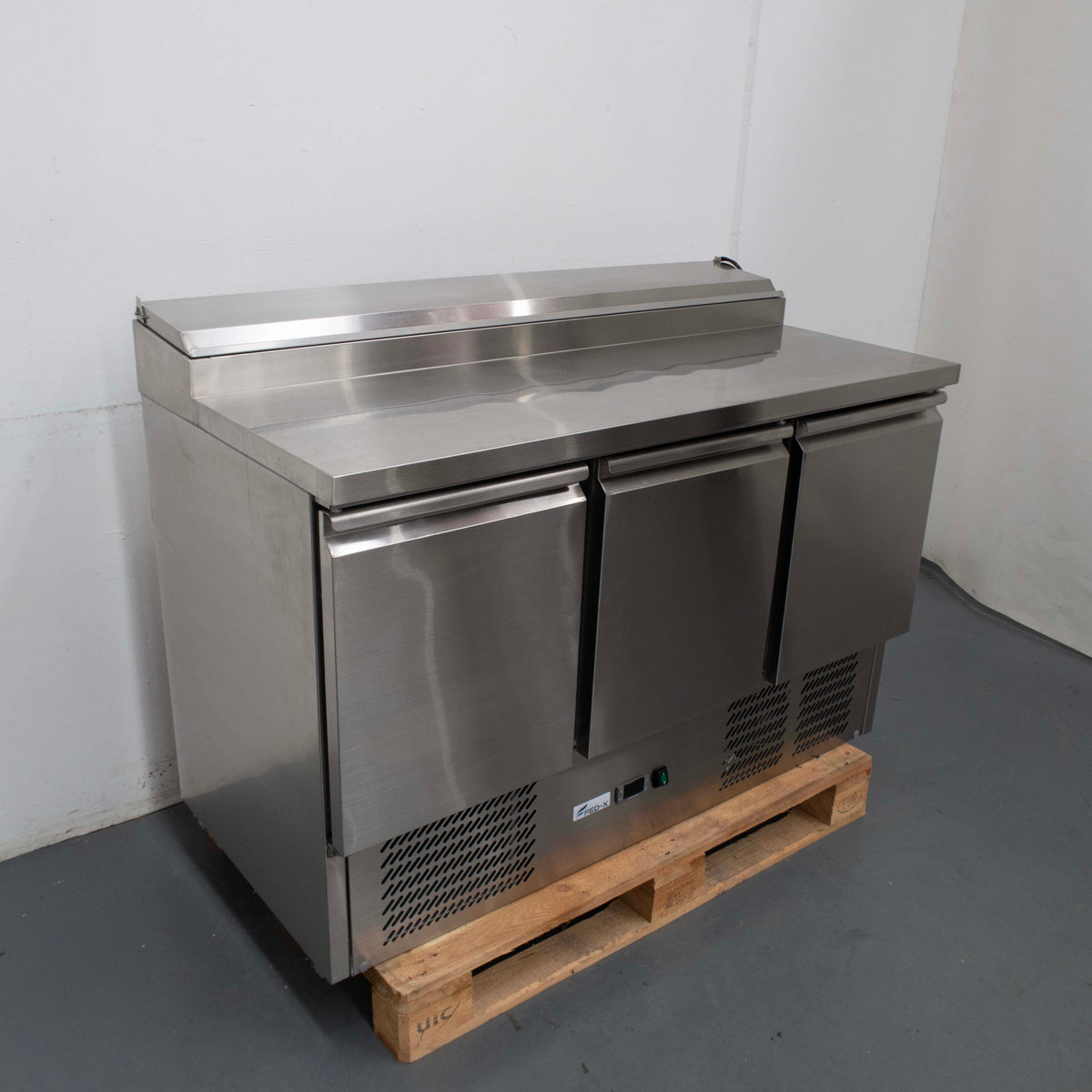 Fed-X XGNS1300D Sandwich Prep Bench - 903102