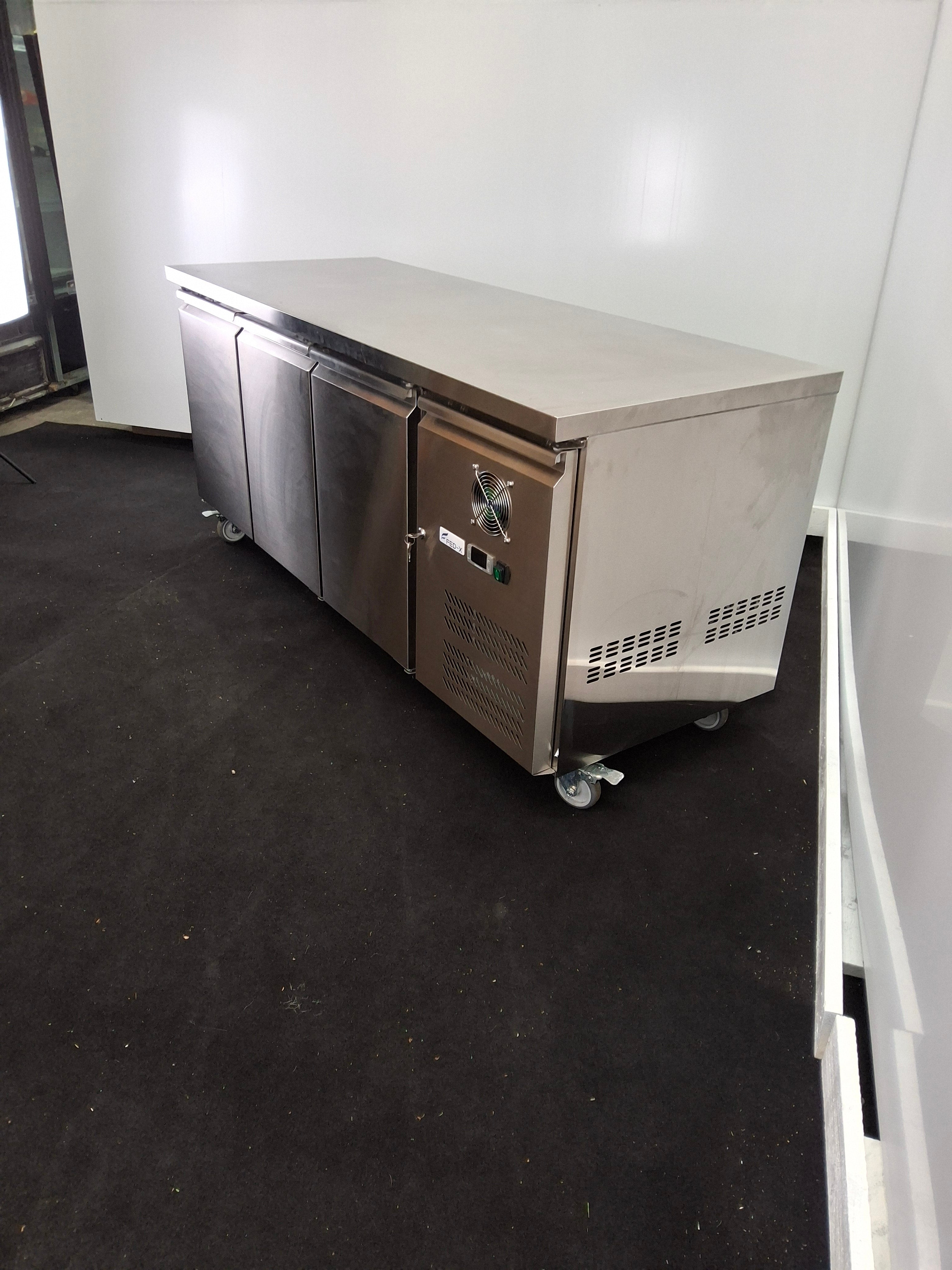 FED-X XUB7C18S3V Undercounter Fridge - 907290