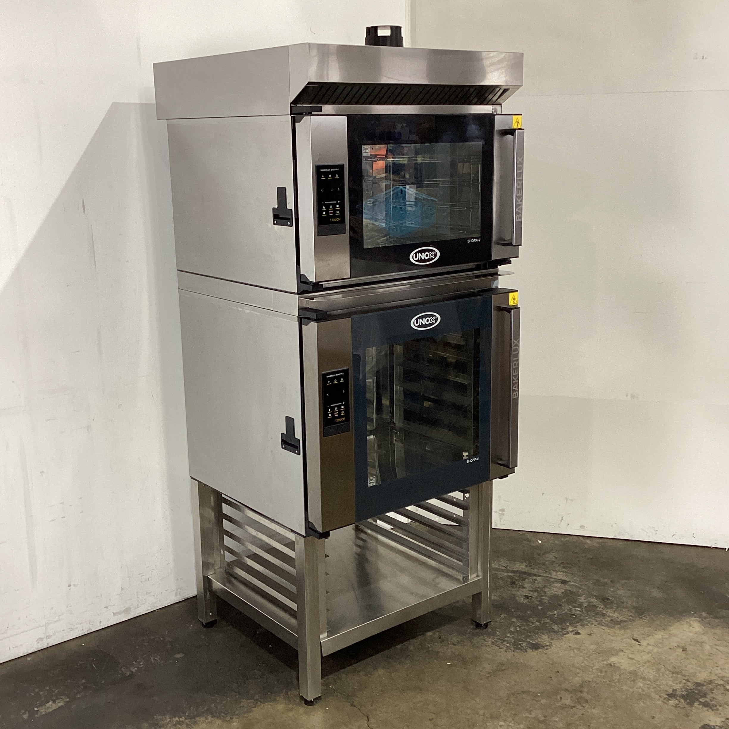 Unox XEFT-06EU-ETRV Combi Oven + Unox XEFR-04EUETRV Convection Oven with Unox Bakerlux XEKHT-HCEU Exhaust Hood - 912874