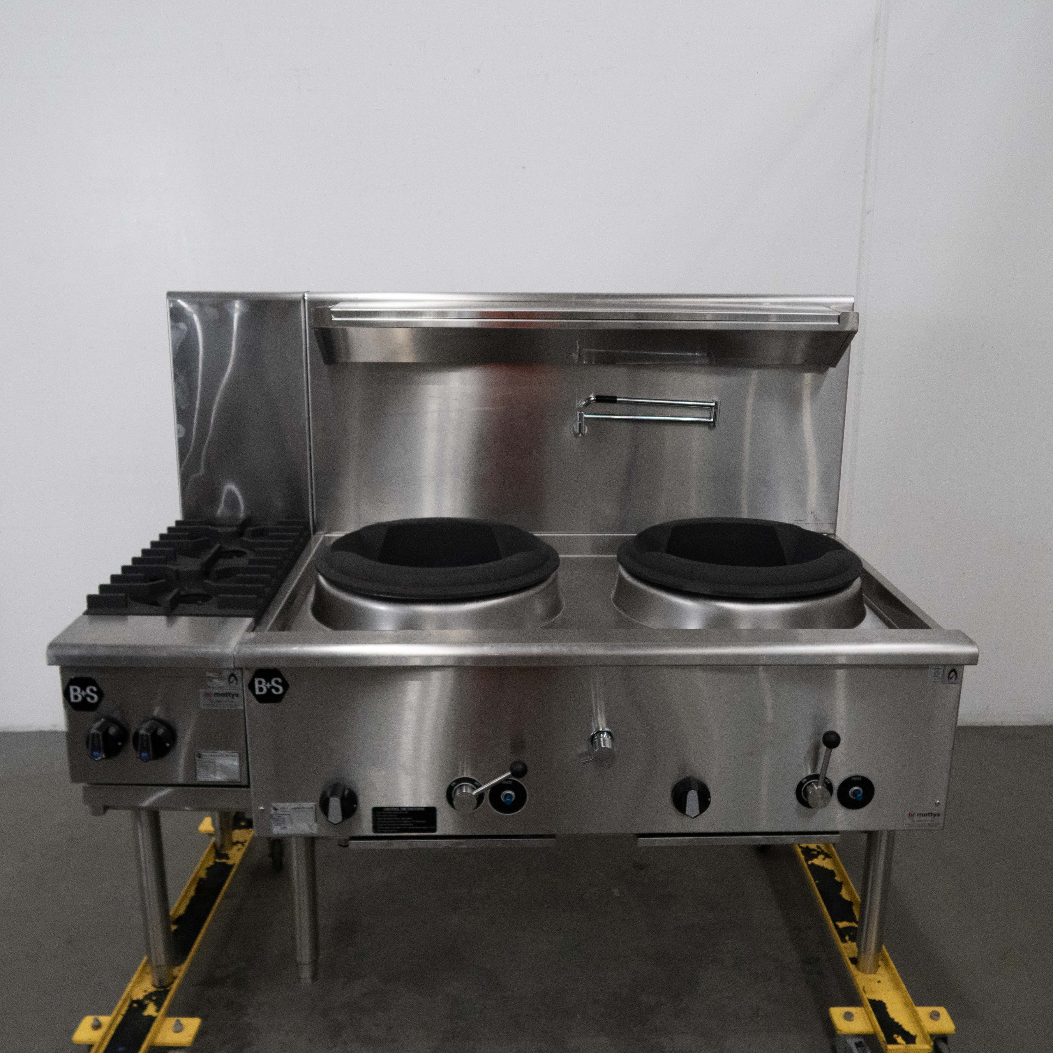 B&S UFWWD-2 Wok Burners + BAWBT-SB2L 2 Burner Cooktop - 925610
