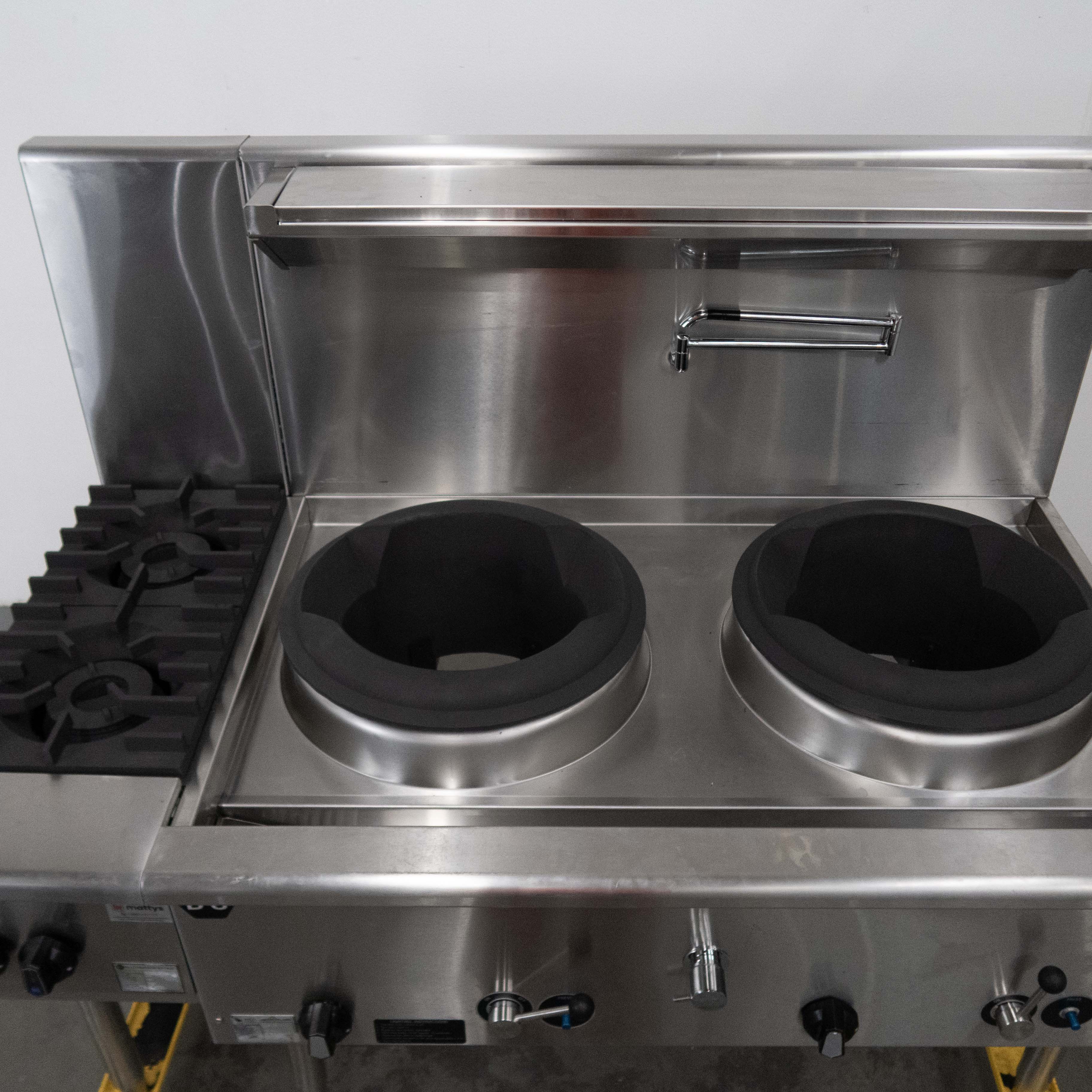 B&S UFWWD-2 Wok Burners + BAWBT-SB2L 2 Burner Cooktop - 925610