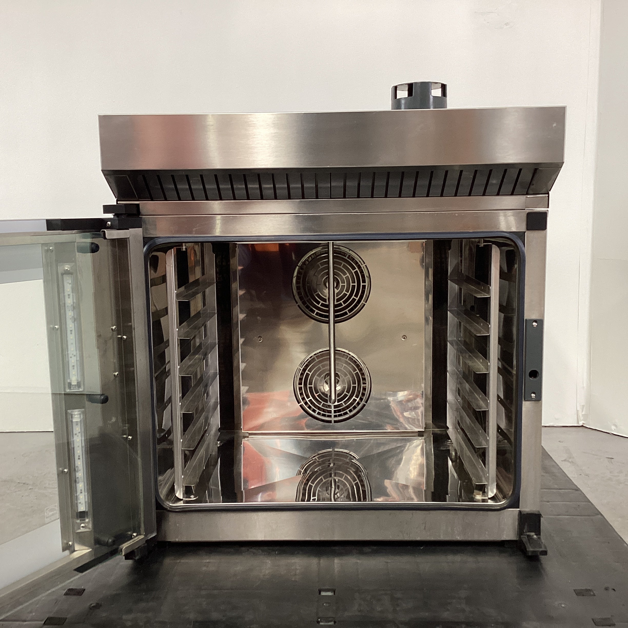 Unox BAKERLUX XEFT-06EU-ETRV Convection Oven with Exhaust Hood - 938709