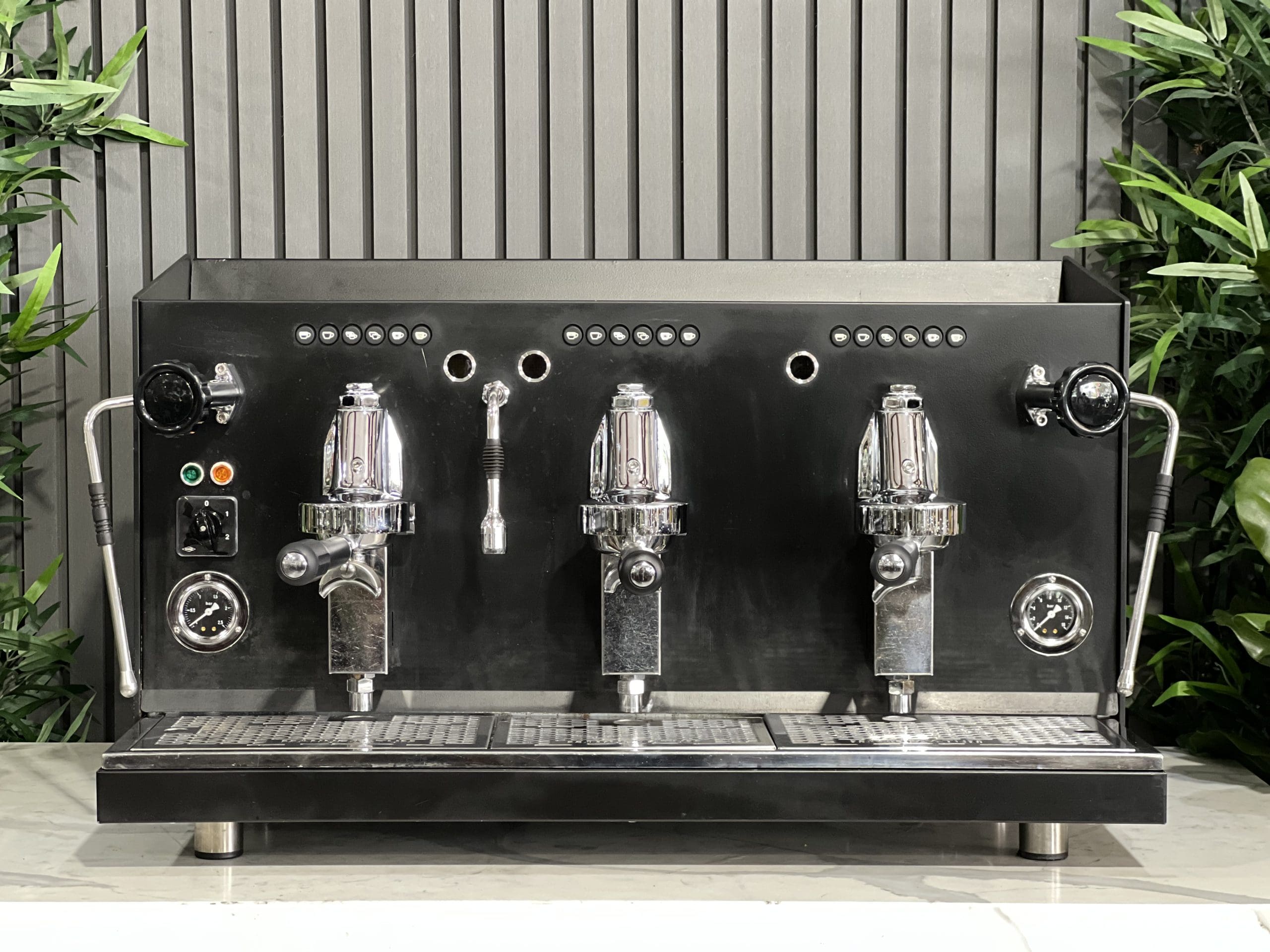 Brugnetti Giulia Manufactum - 3 Group Commercial Espresso Machine - Black