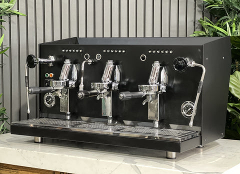 Brugnetti Giulia Manufactum - 3 Group Commercial Espresso Machine - Black