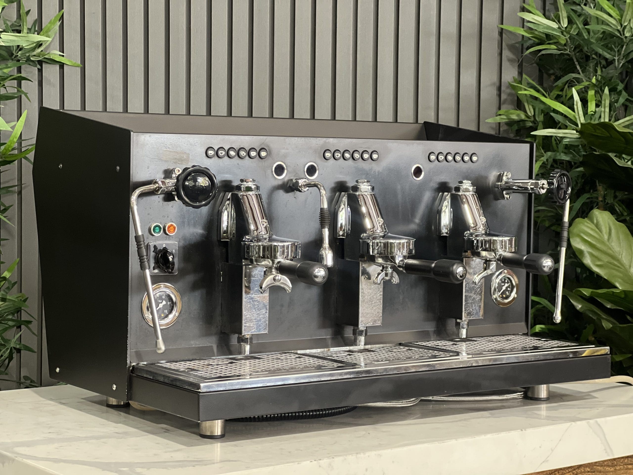 Brugnetti Giulia Manufactum - 3 Group Commercial Espresso Machine - Black