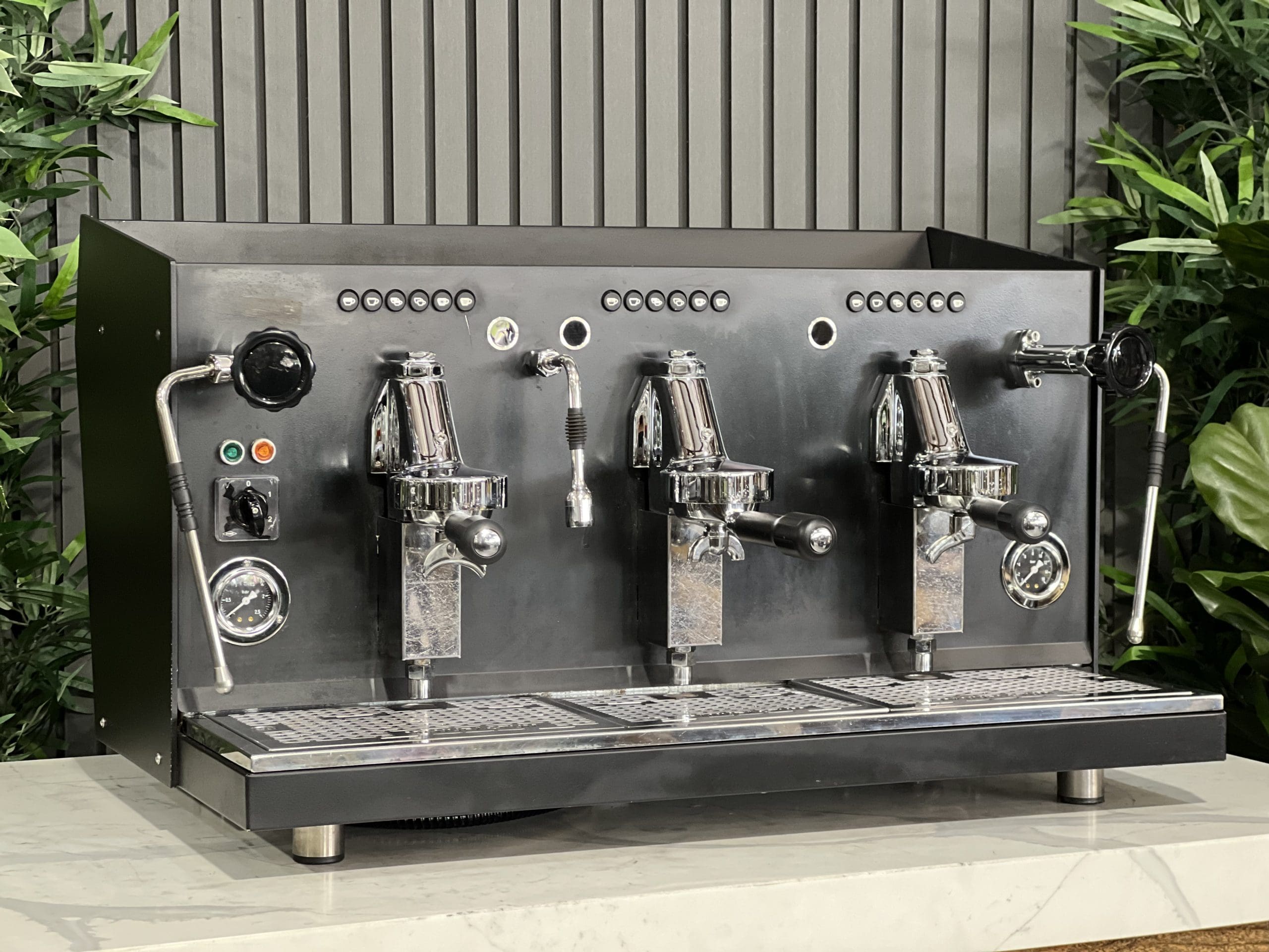 Brugnetti Giulia Manufactum - 3 Group Commercial Espresso Machine - Black