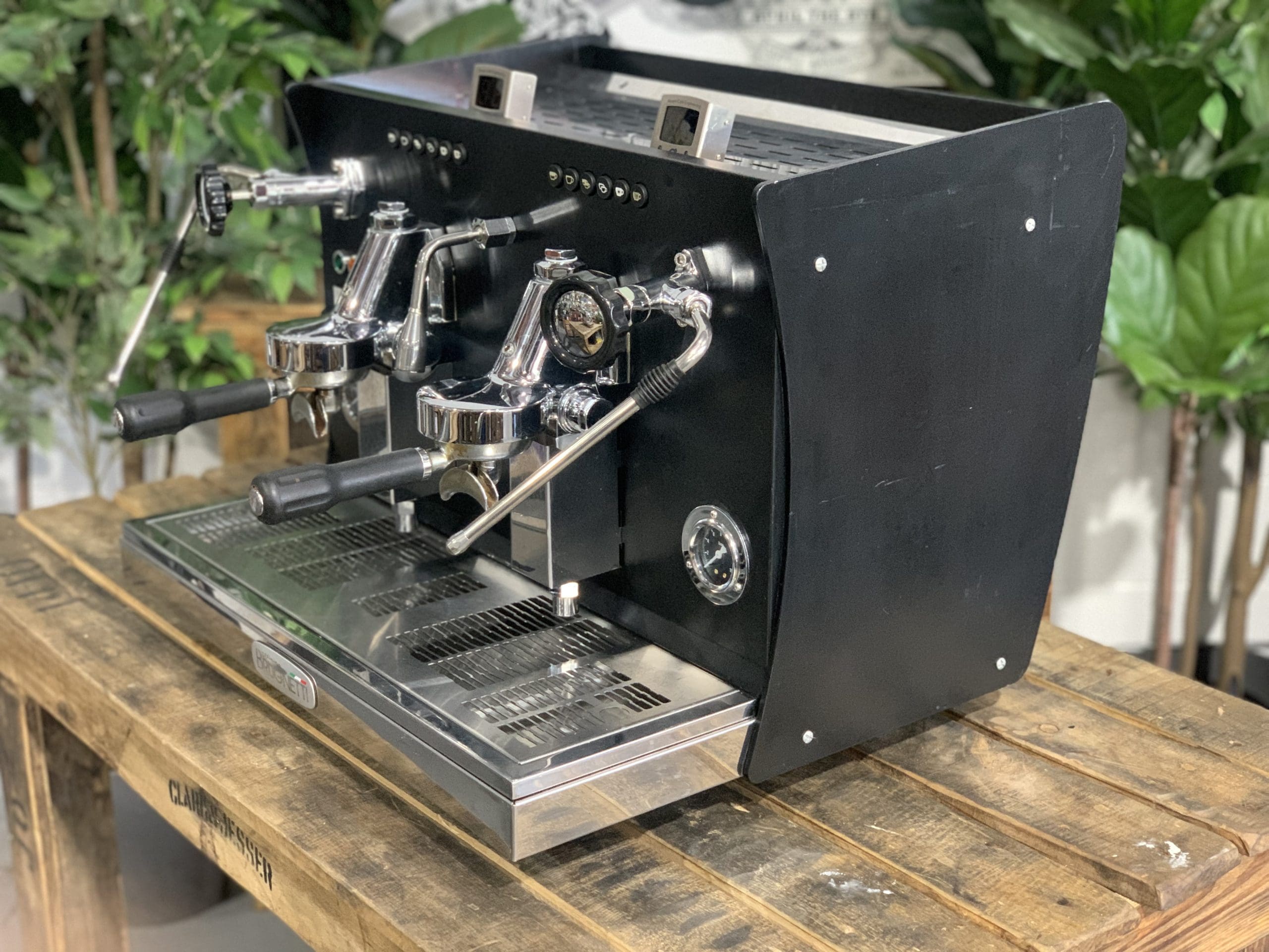 Brugnetti Giulia Manufactum - 2 Group Commercial Espresso Machine - Black