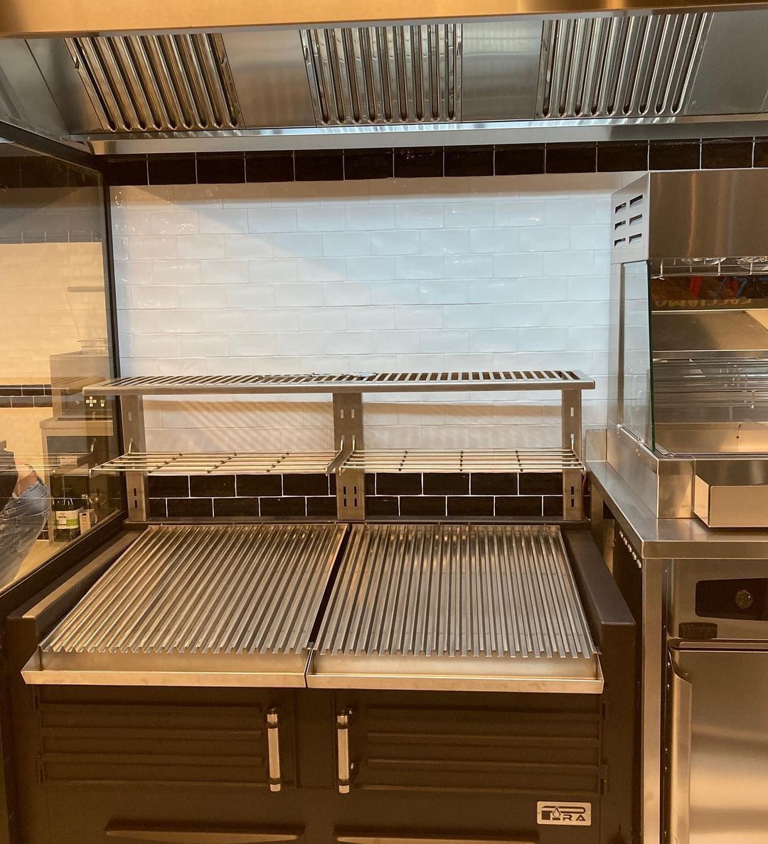 Pira M150 Charcoal Barbecue Grill - 160