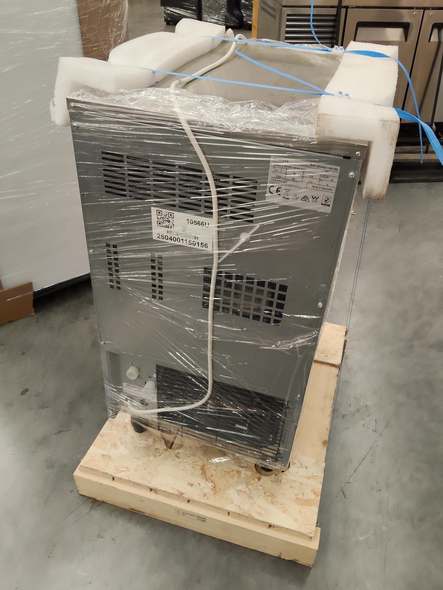 CLEARANCE - Skope Ice Queen IQN90C A Self-Contained Ice Maker - IQN 90 C A-2504001150156