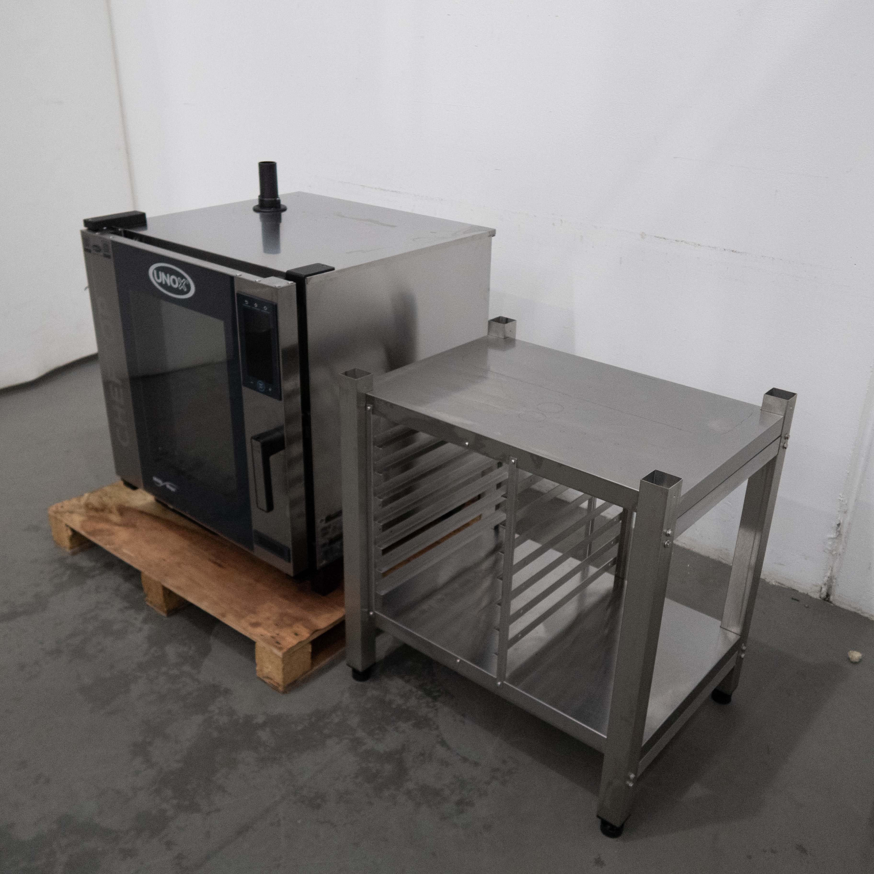 Unox XEVC-0711-EPRM Combi Oven + Stand - 801800