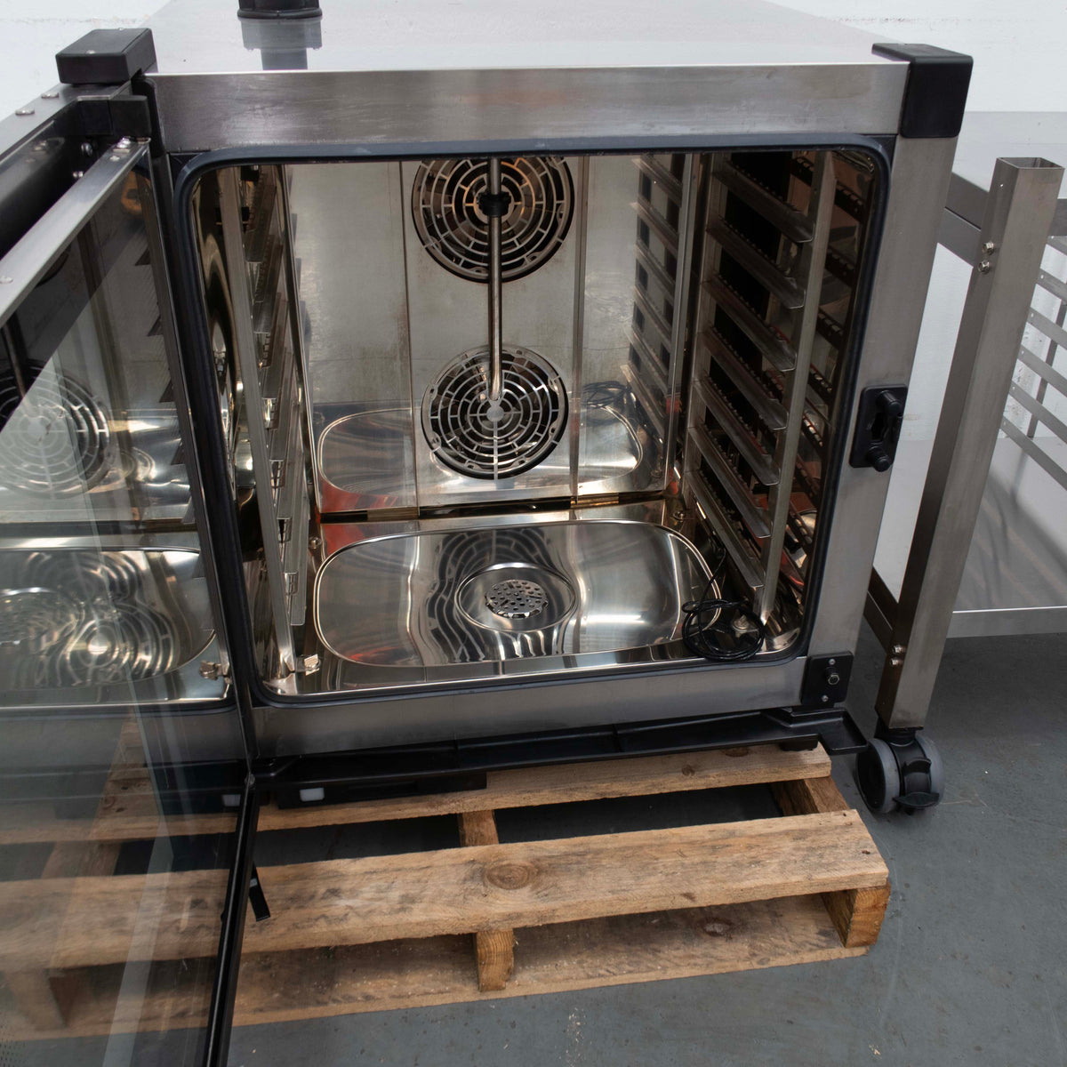 Unox XEVC-0711-EPRM Combi Oven with Stand - 946634