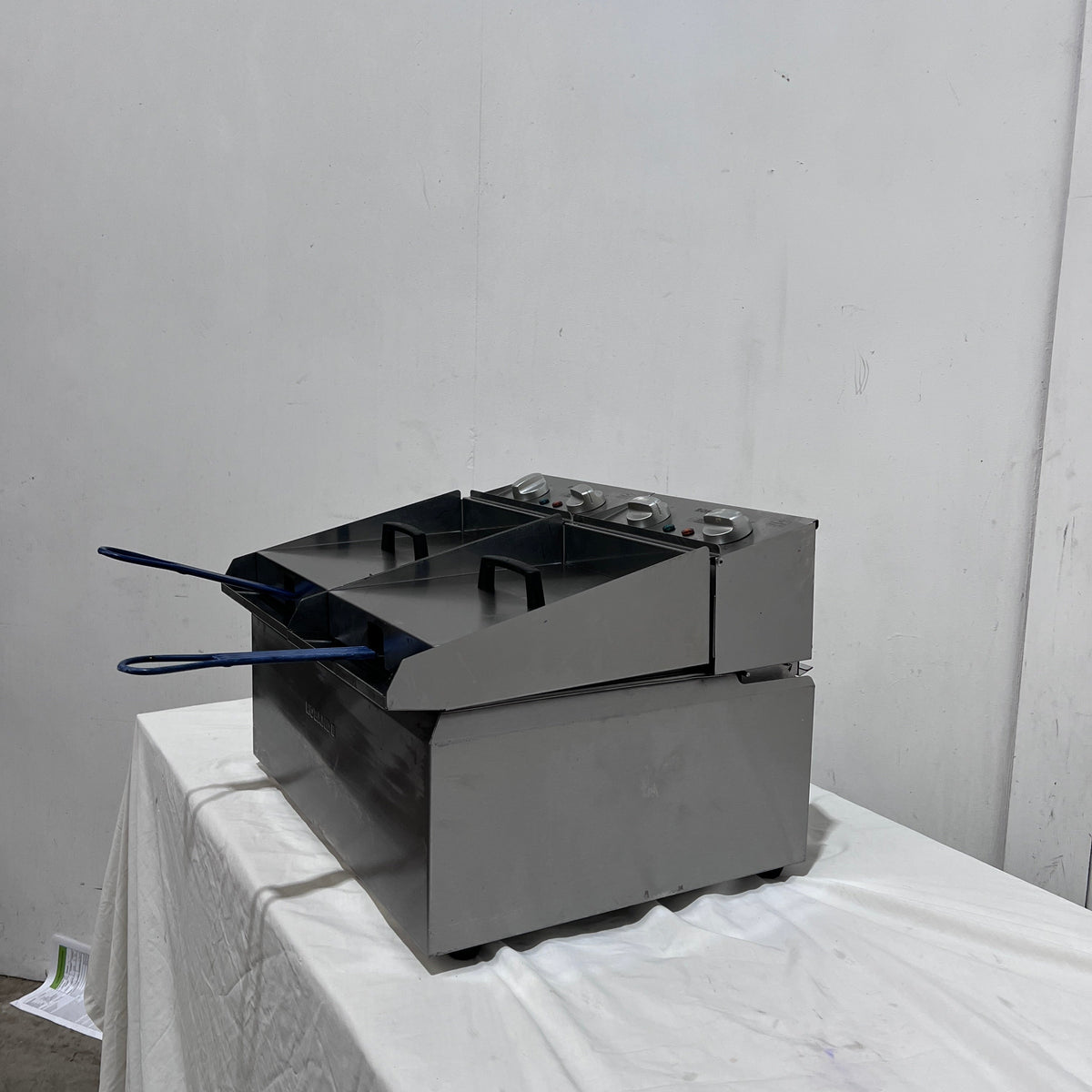 Roband FR28 Counter Top Split Pan Fryer - 851313