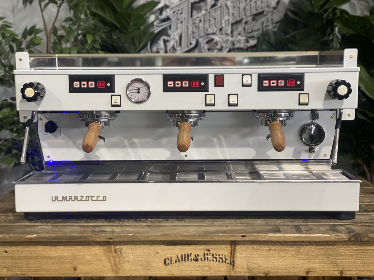 La Marzocco Linea Classic - - 3 Group Commercial Espresso Machine - Commercial