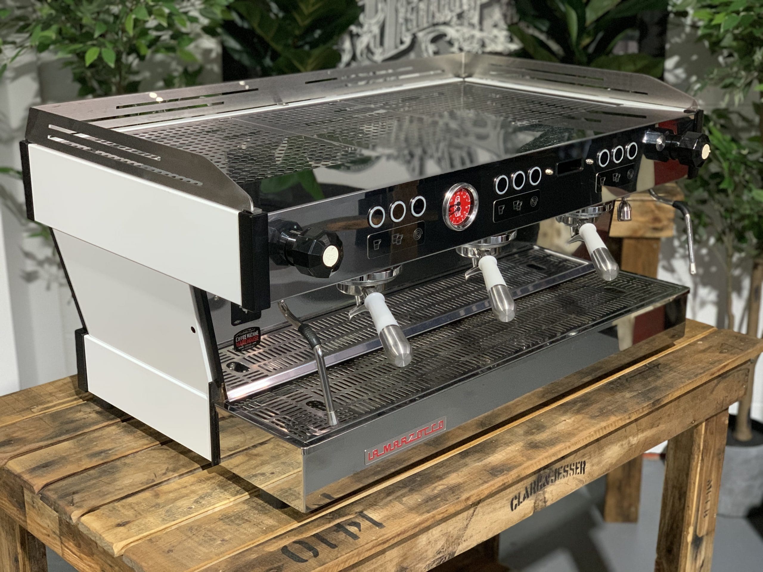 La Marzocco Linea PB 2 Group White & Black w. Pesado’s