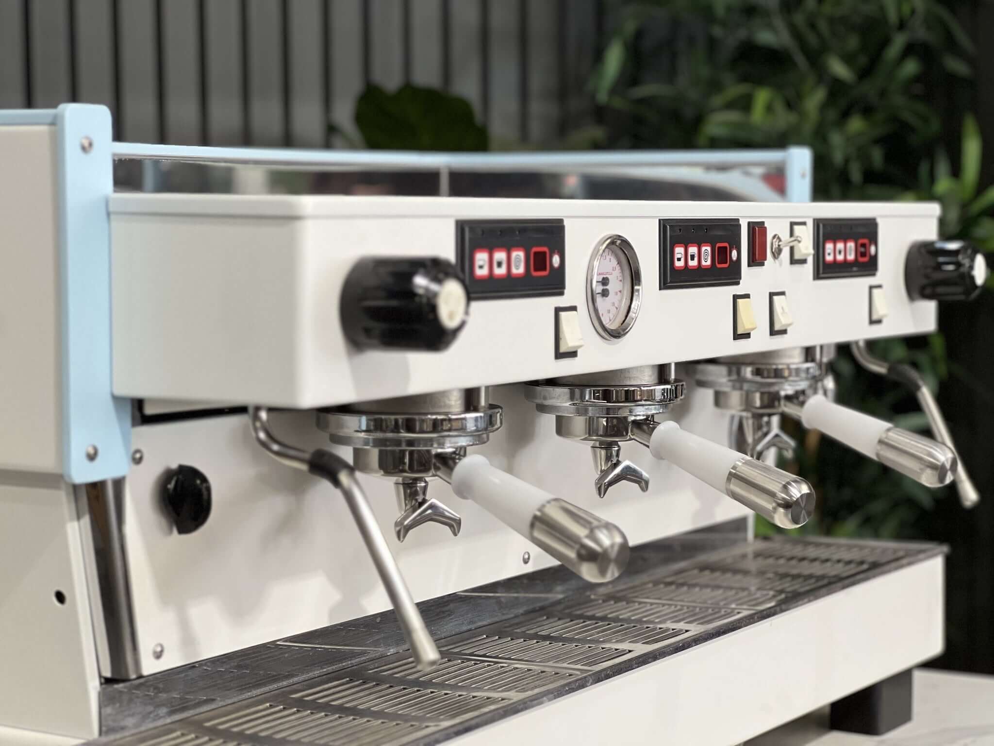 La Marzocco Linea Classic - 3 Group Commercial Espresso Machine