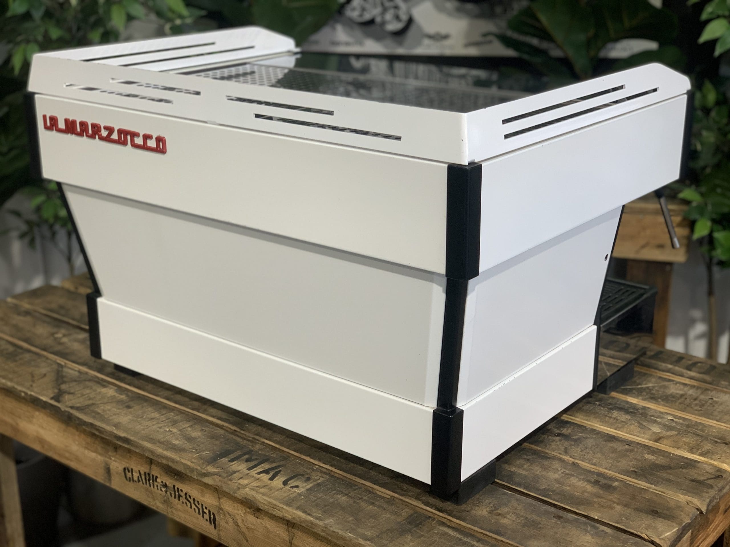 La Marzocco Linea PB 2 Group White w. Pesado Group Handles