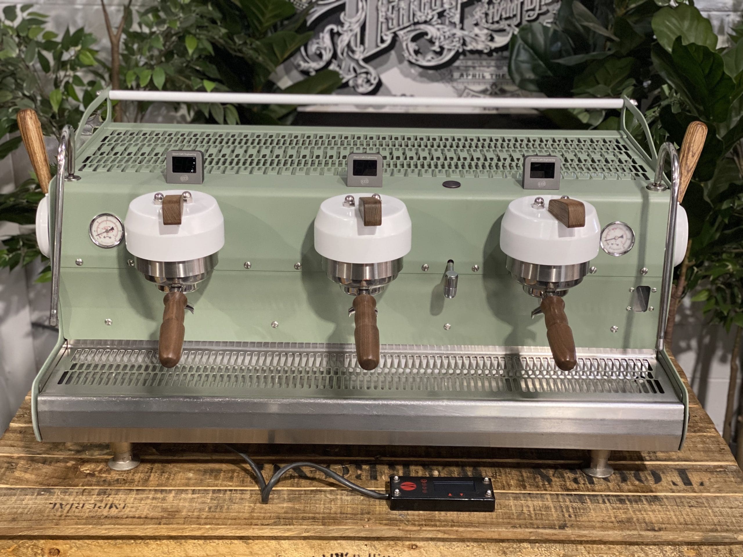 Synesso Cyncra Alcorn Shot Timers Green & White - 3 Group Commercial Espresso Machine - Timber