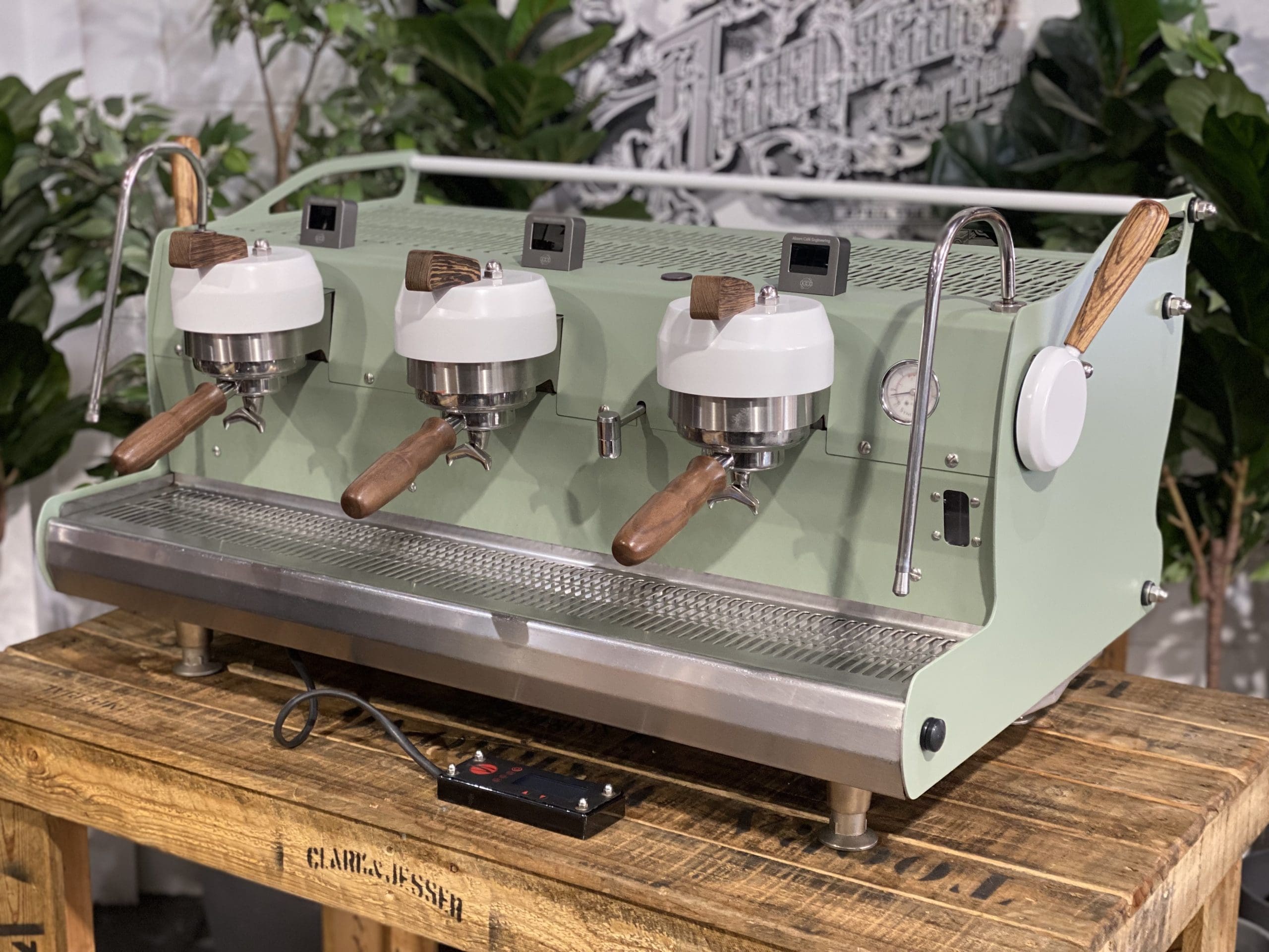 Synesso Cyncra Alcorn Shot Timers Green & White - 3 Group Commercial Espresso Machine - Timber