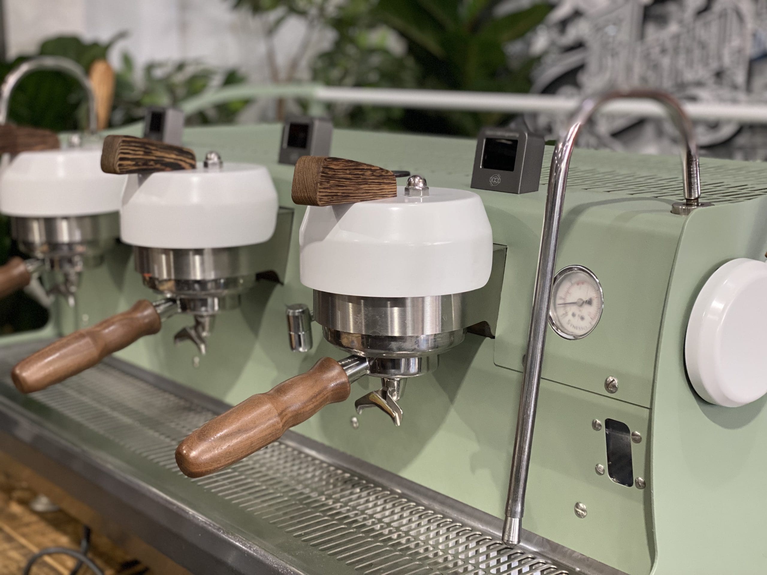 Synesso Cyncra Alcorn Shot Timers Green & White - 3 Group Commercial Espresso Machine - Timber