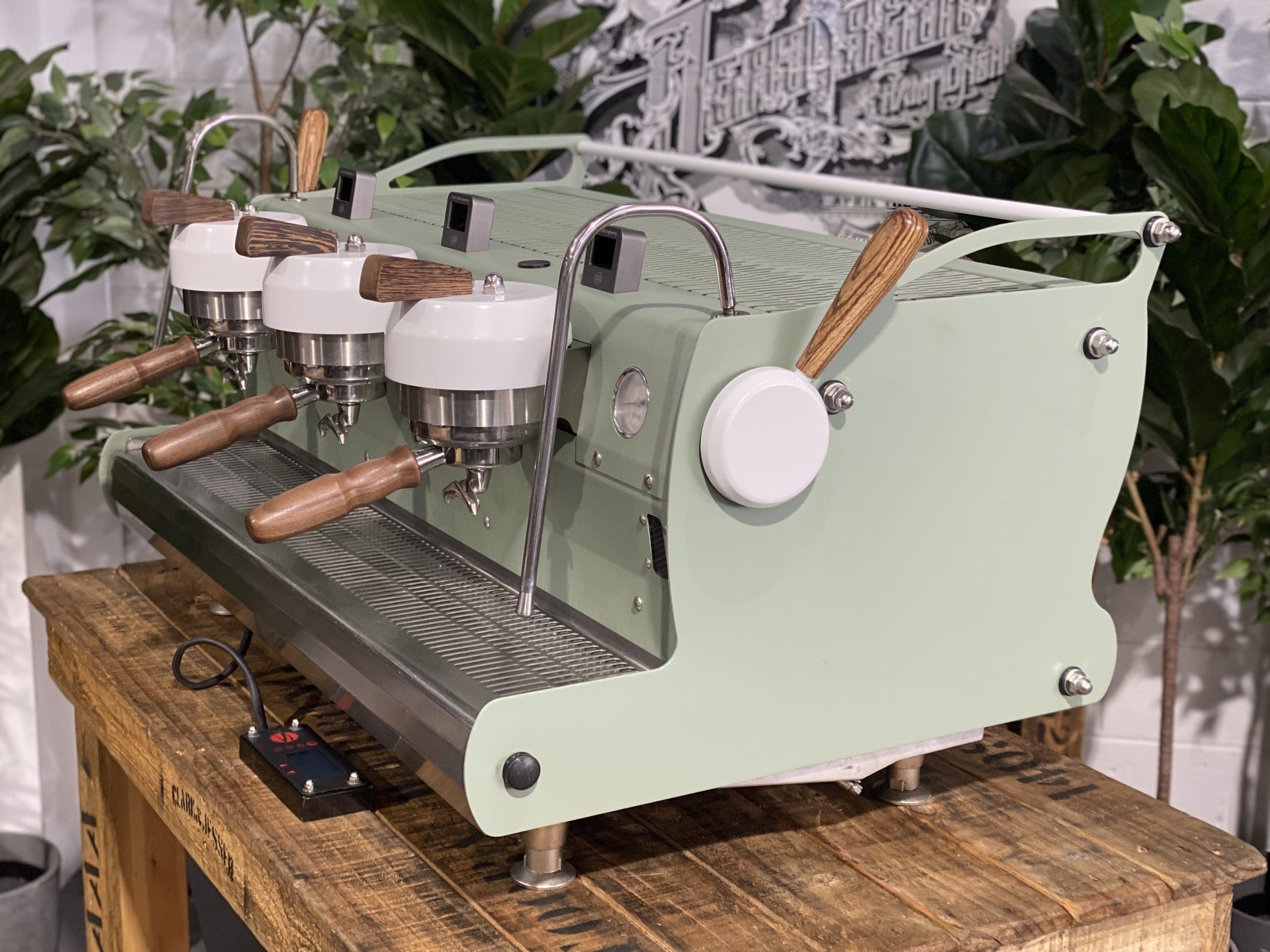 Synesso Cyncra Alcorn Shot Timers Green & White - 3 Group Commercial Espresso Machine - Timber