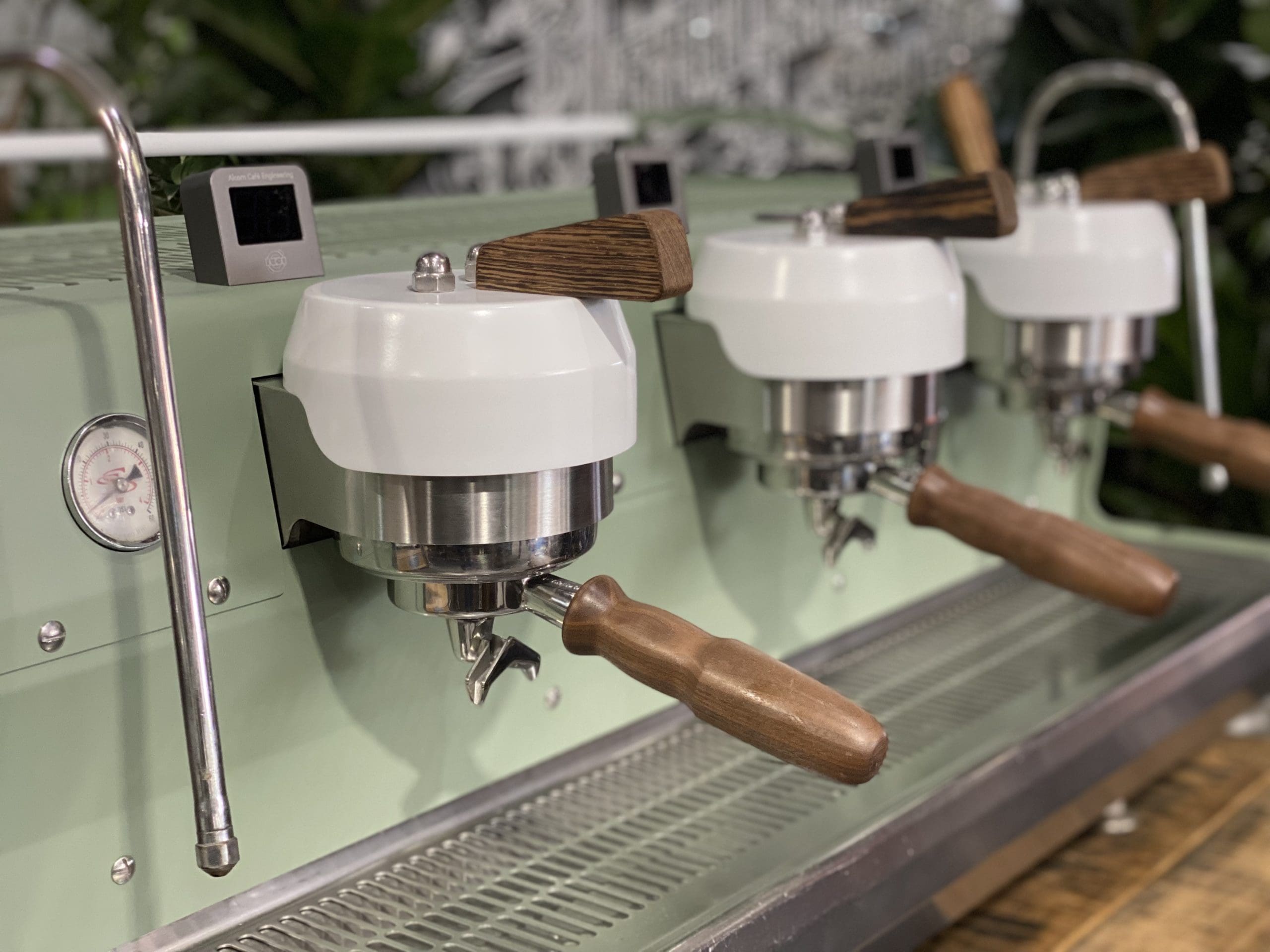 Synesso Cyncra Alcorn Shot Timers 3 Group Green & White & Timber