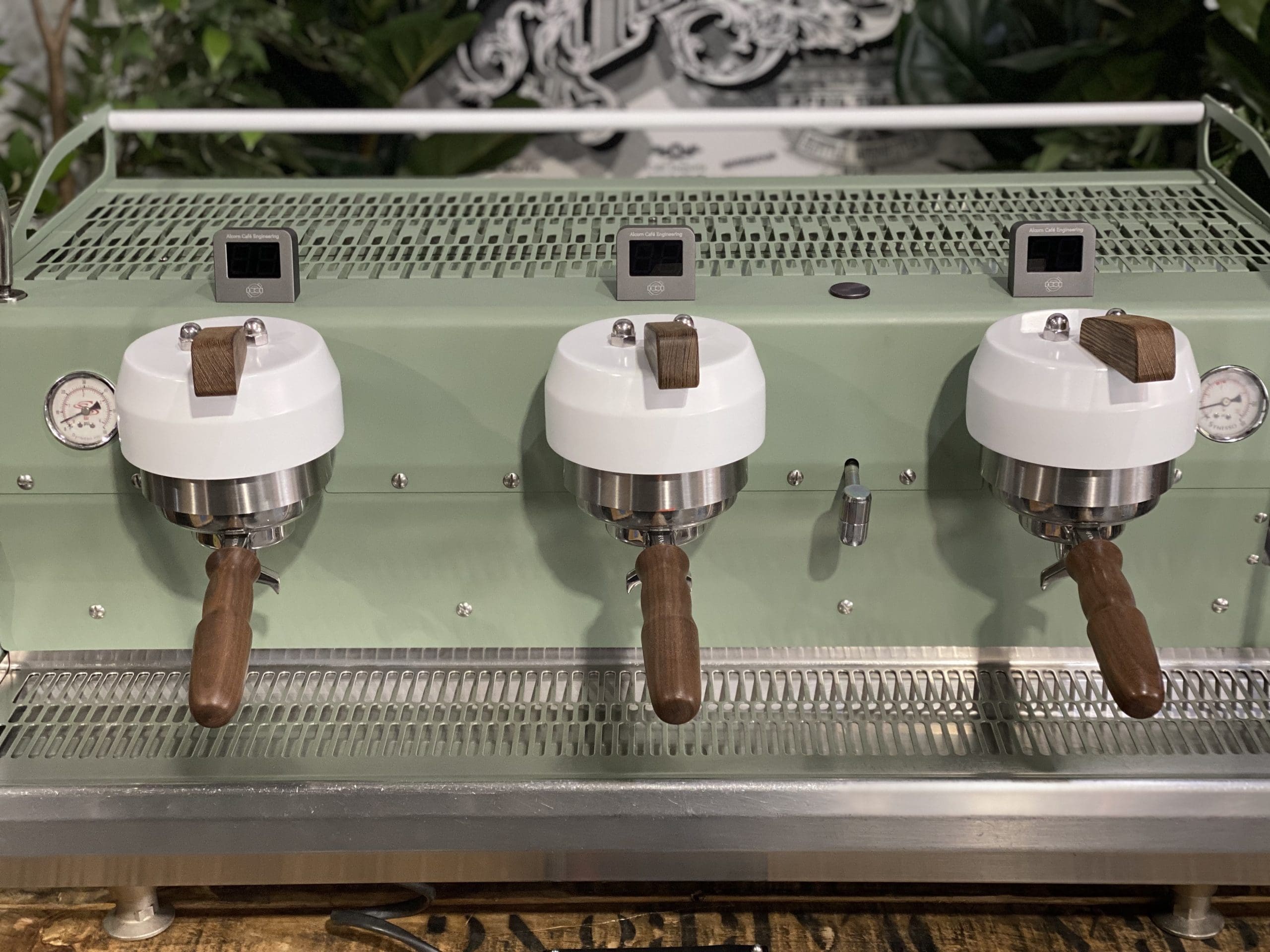 Synesso Cyncra Alcorn Shot Timers Green & White - 3 Group Commercial Espresso Machine - Timber