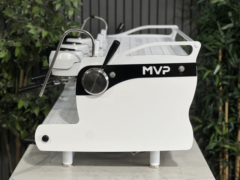 Synesso MVP 3 Group Black & White