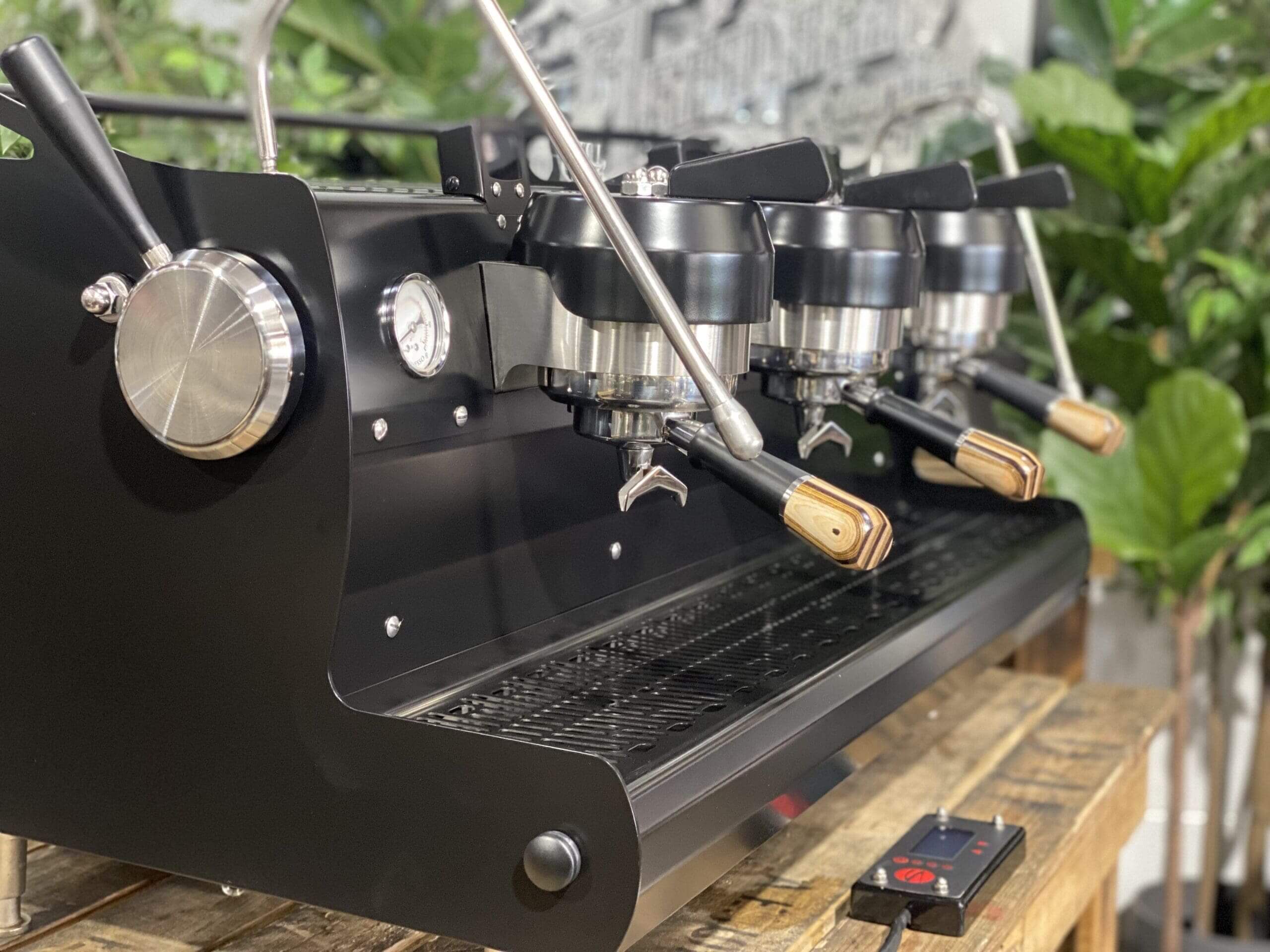 Synesso Sabre Black w. Black & Pesado Handles - 3 Group Commercial Espresso Machine - Brown