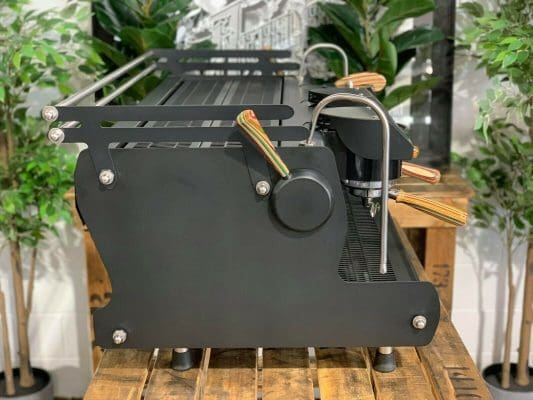 Synesso Sabre Hybrid 3 Group – Matte Black / Skateboard Timber Custom