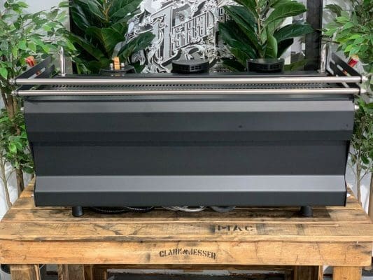 Synesso Sabre Hybrid 3 Group – Matte Black / Skateboard Timber Custom