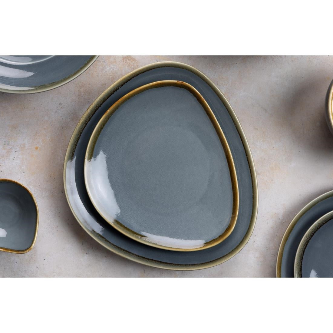 Olympia Kiln Triangular Plate Ocean 165mm - GP341