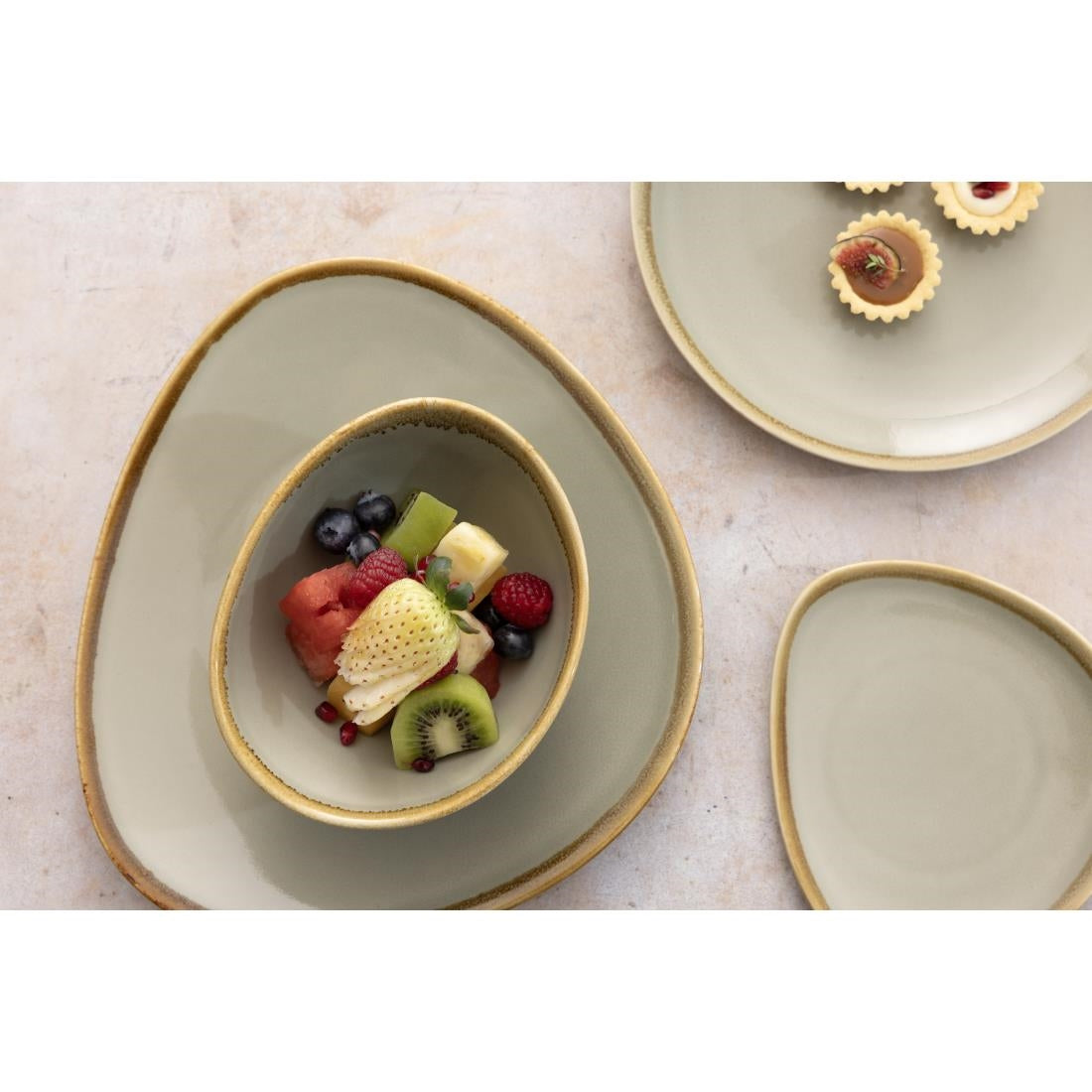 Olympia Kiln Triangular Plate Moss 230mm - GP473