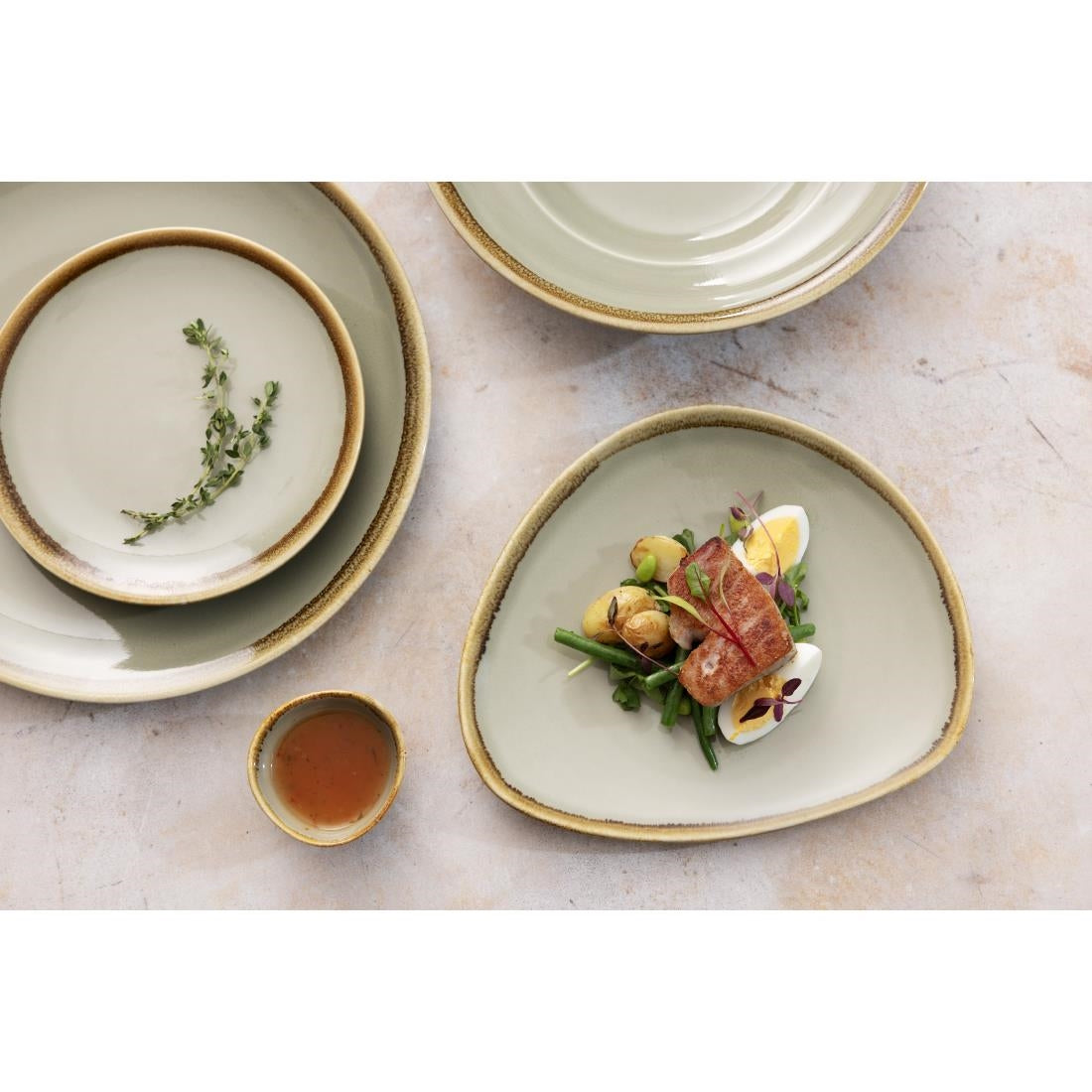 Olympia Kiln Triangular Plate Moss 230mm - GP473