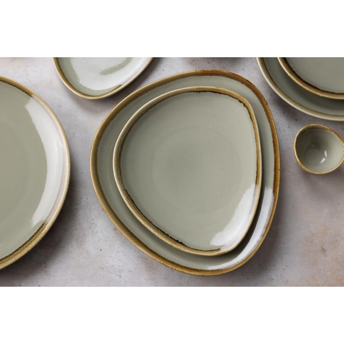 Olympia Kiln Triangular Plate Moss 230mm - GP473