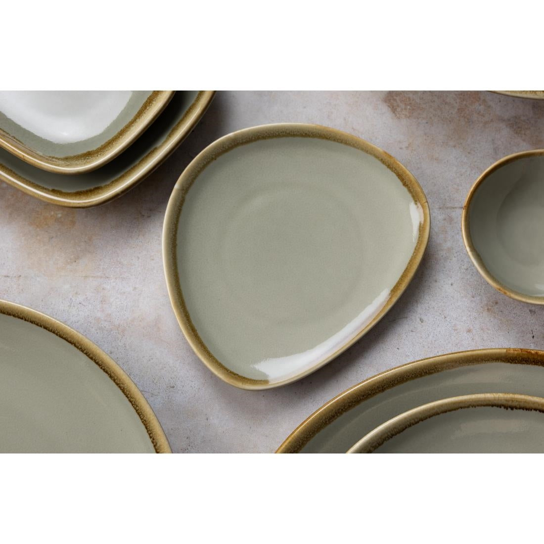 Olympia Kiln Triangular Plate Moss 230mm - GP473