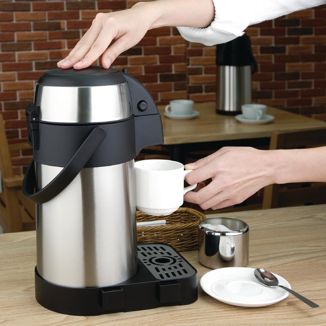 Olympia Pump Action Airpot 2.5Ltr - K635