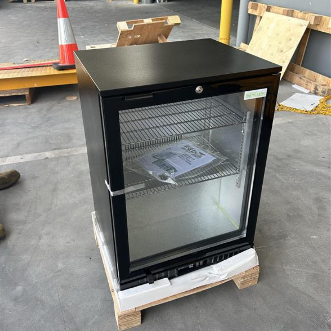 CLEARANCE - Thermaster Under Bench single door Bar Fridge/Cooler - LG-138HC-QLD146