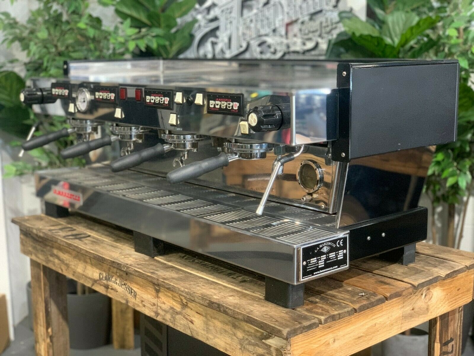 La Marzocco Linea Classic Black - 4 Group Commercial Espresso Machine - Stainless Steel