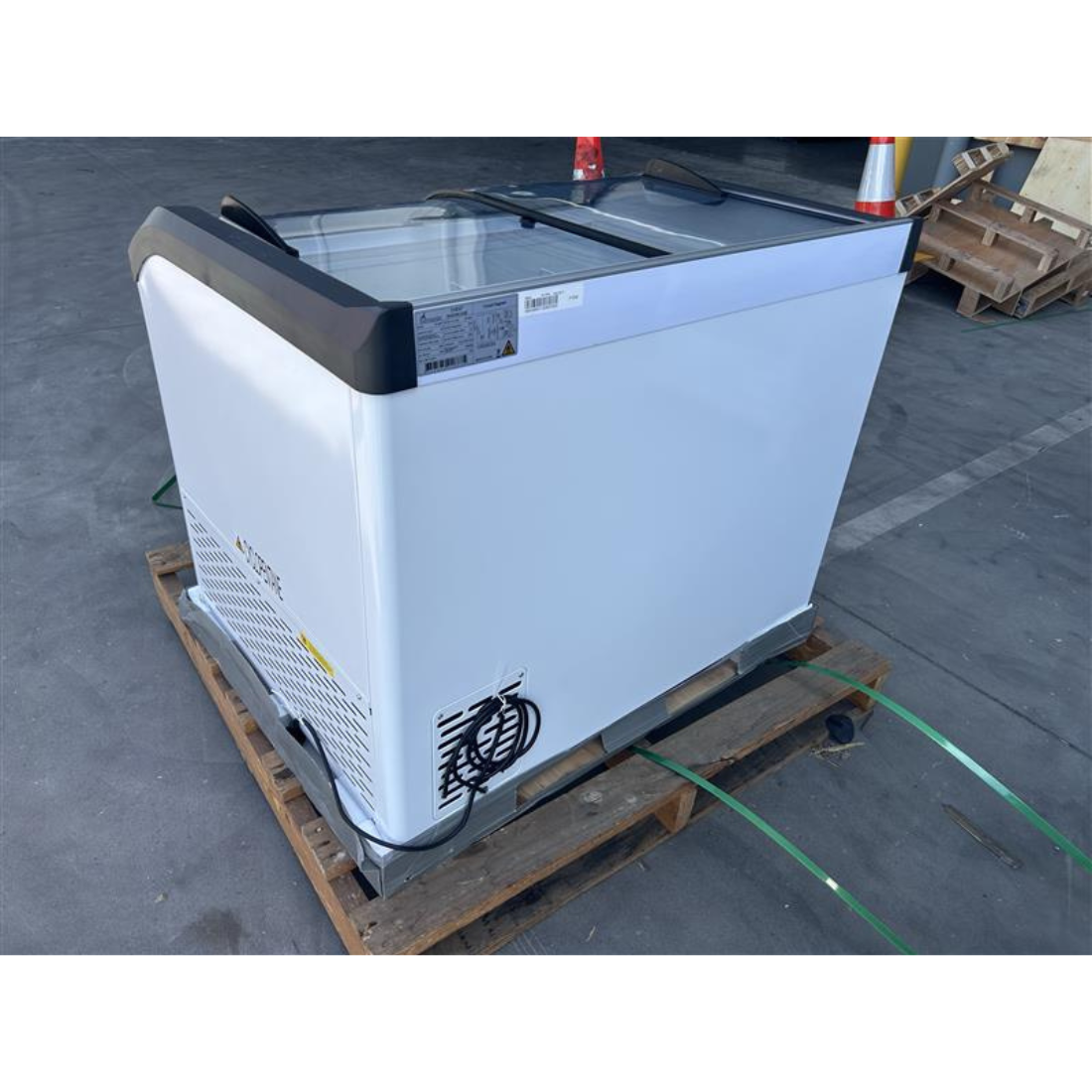 CLEARANCE - Thermaster Heavy Duty Supermarket Glass Sliding Lid Freezers 303L - SD-306k-QLD145