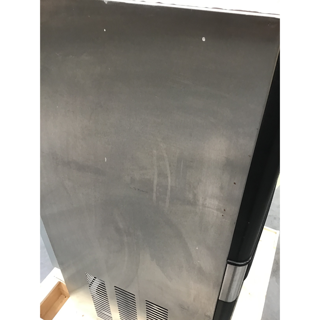 CLEARANCE - Blizzard Under Bench Ice Maker Air Cooled - SN-80P-NSW2181